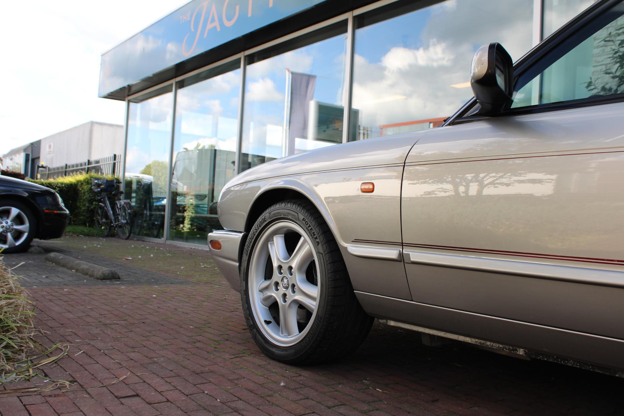 Jaguar XJR 4.0 V8