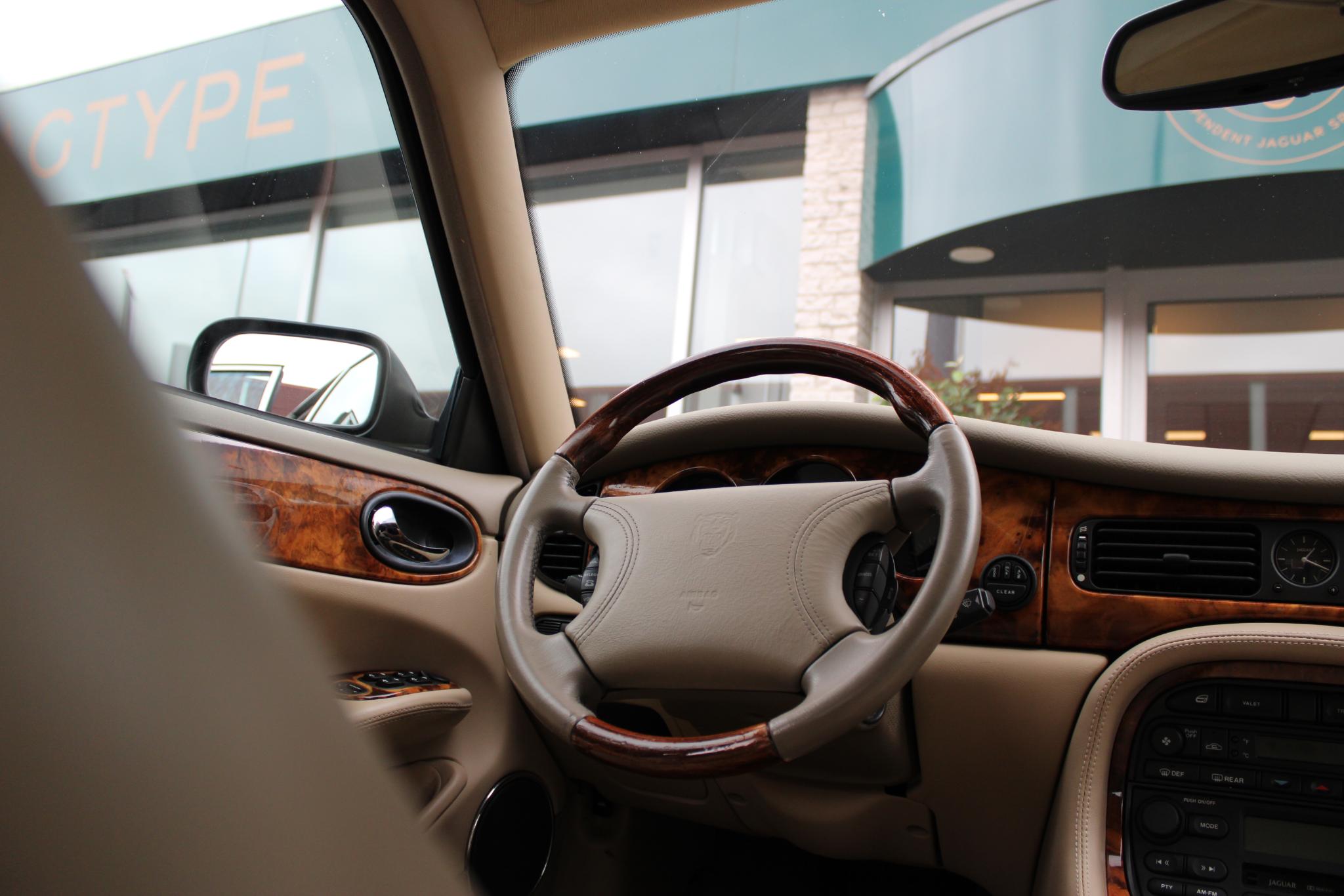 Jaguar Sovereign 4.0 V8