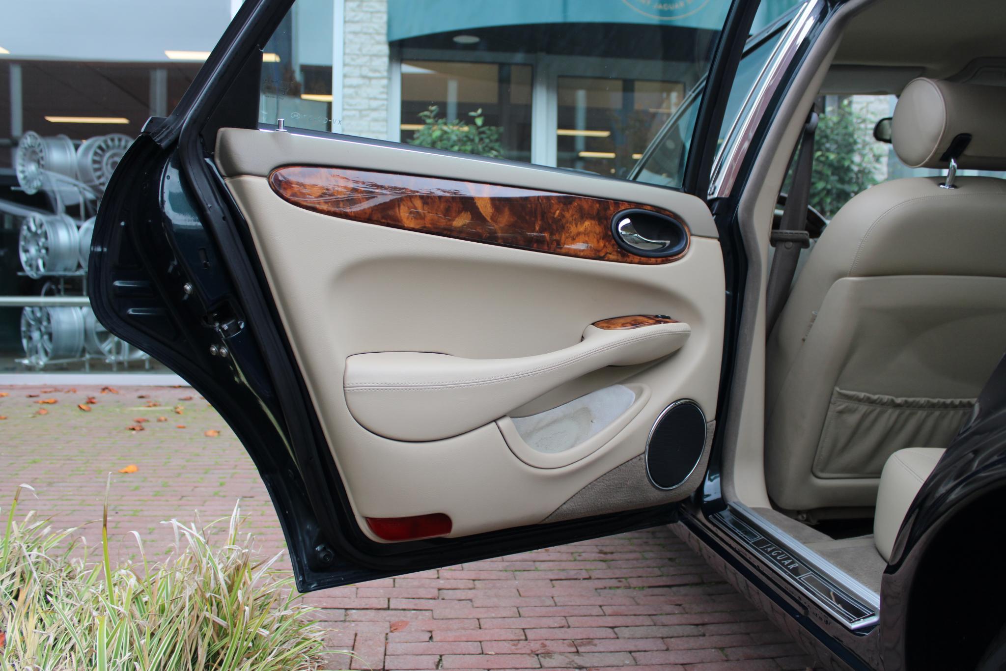 Jaguar Sovereign 4.0 V8