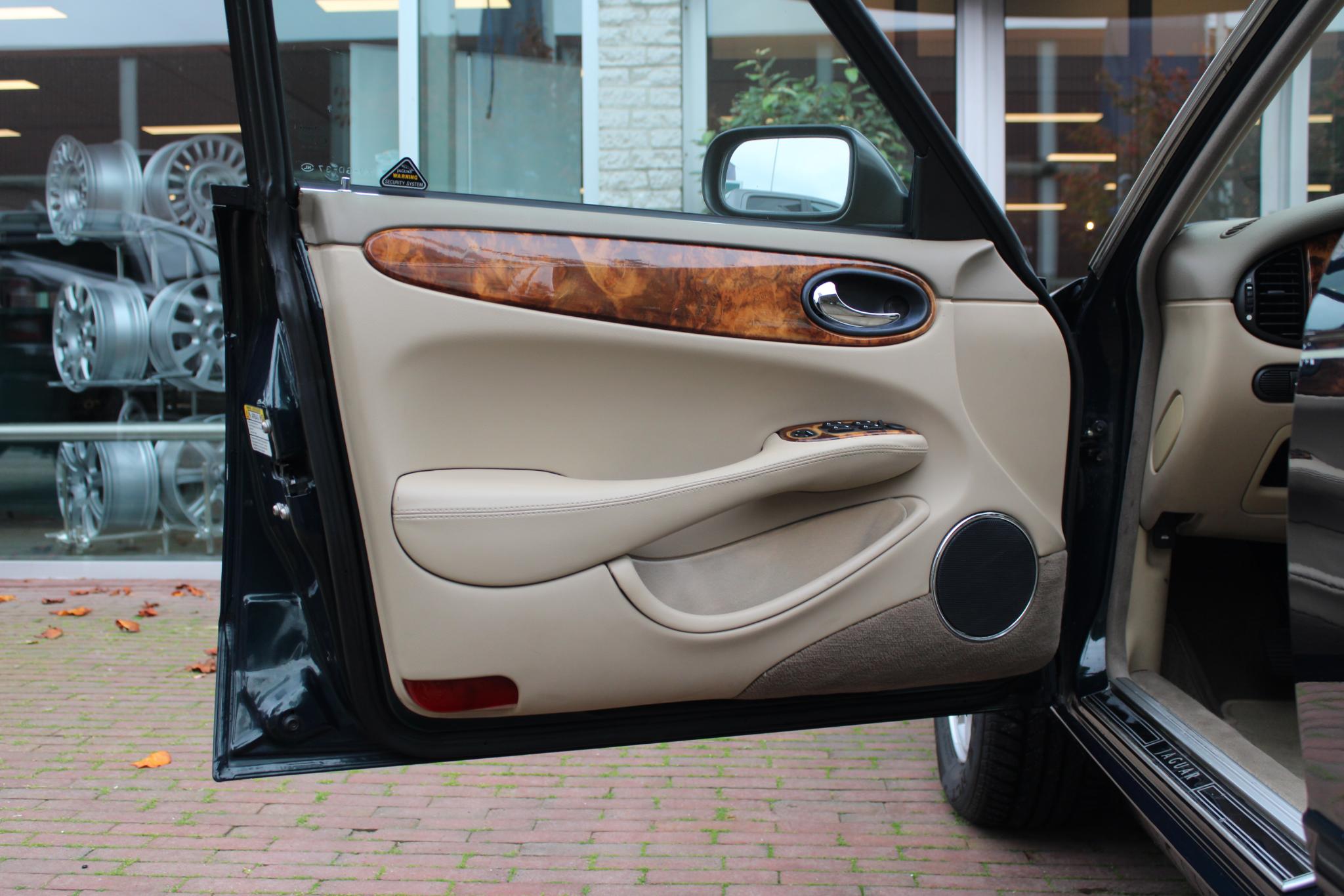 Jaguar Sovereign 4.0 V8