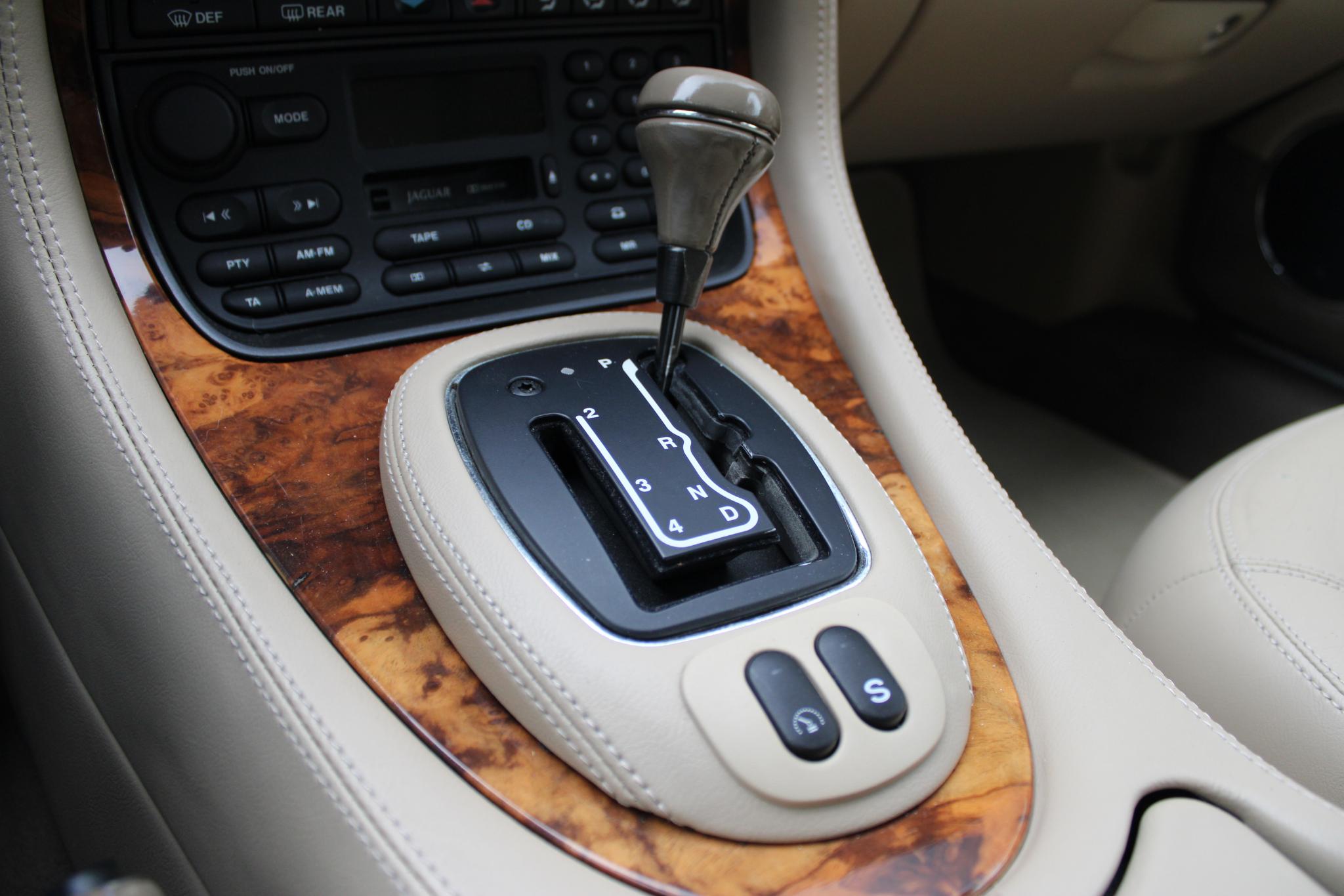 Jaguar Sovereign 4.0 V8