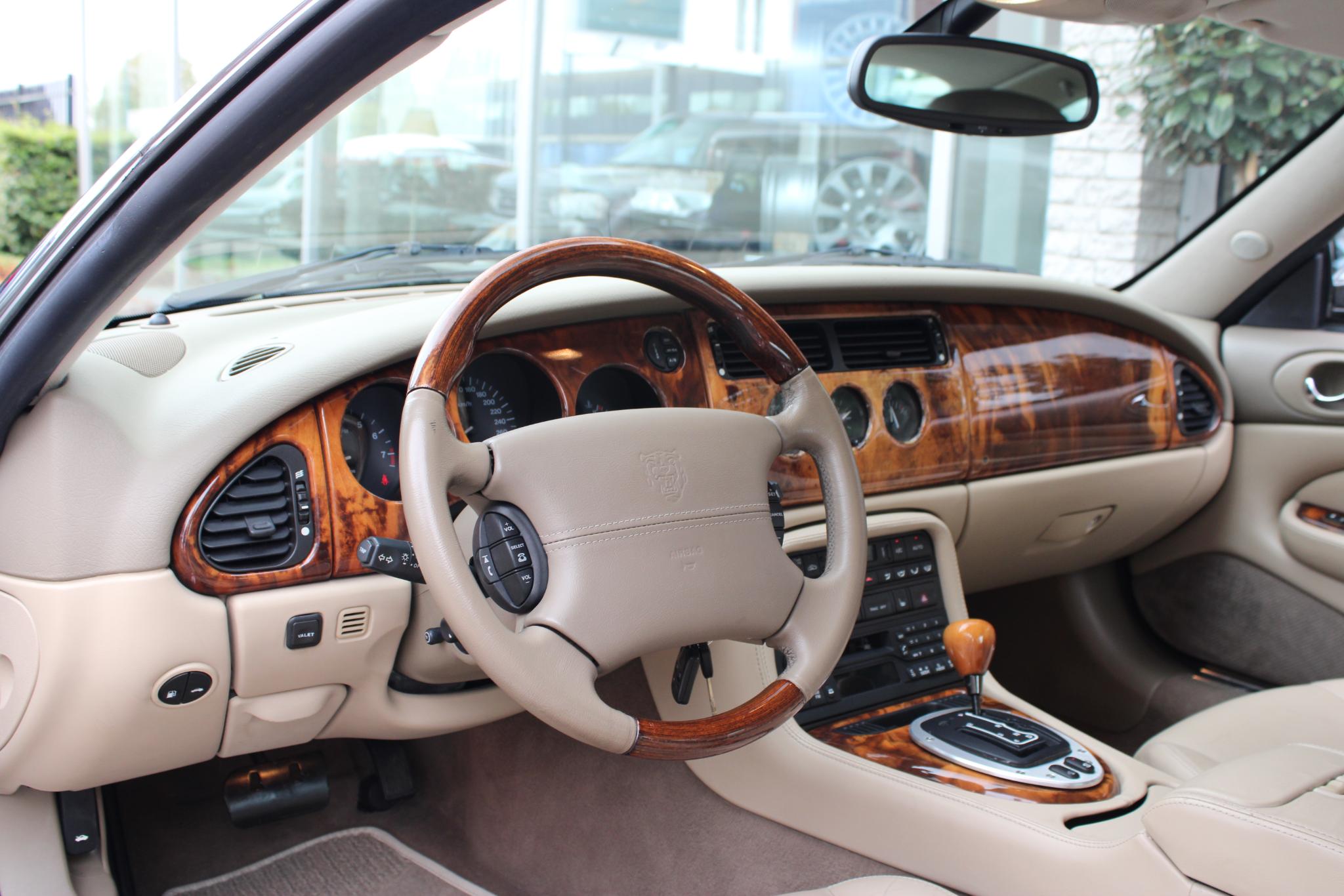 Jaguar XK8 4.0 V8 Coupé