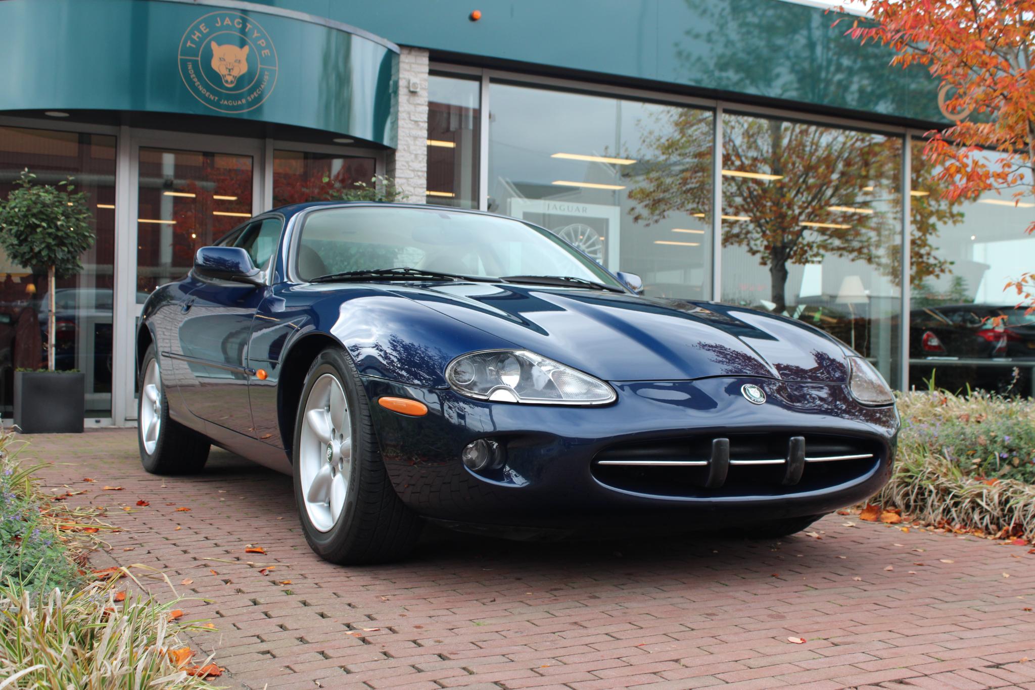 Jaguar XK8 4.0 V8 Coupé Very Nice condition Saphire Bleu