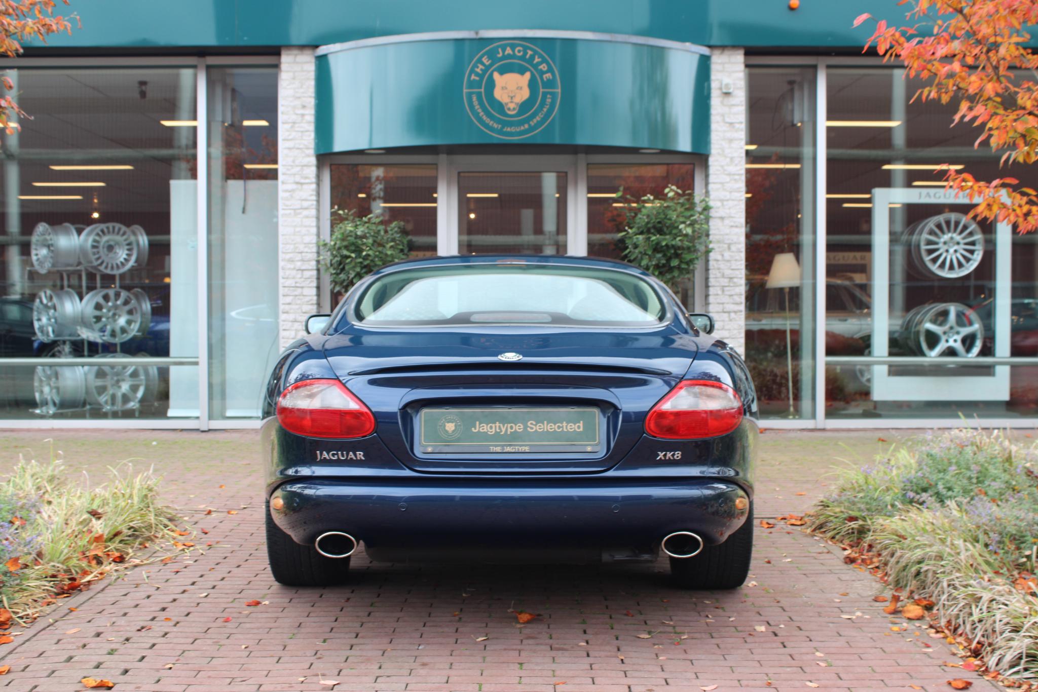 Jaguar XK8 4.0 V8 Coupé Very Nice condition Saphire Bleu