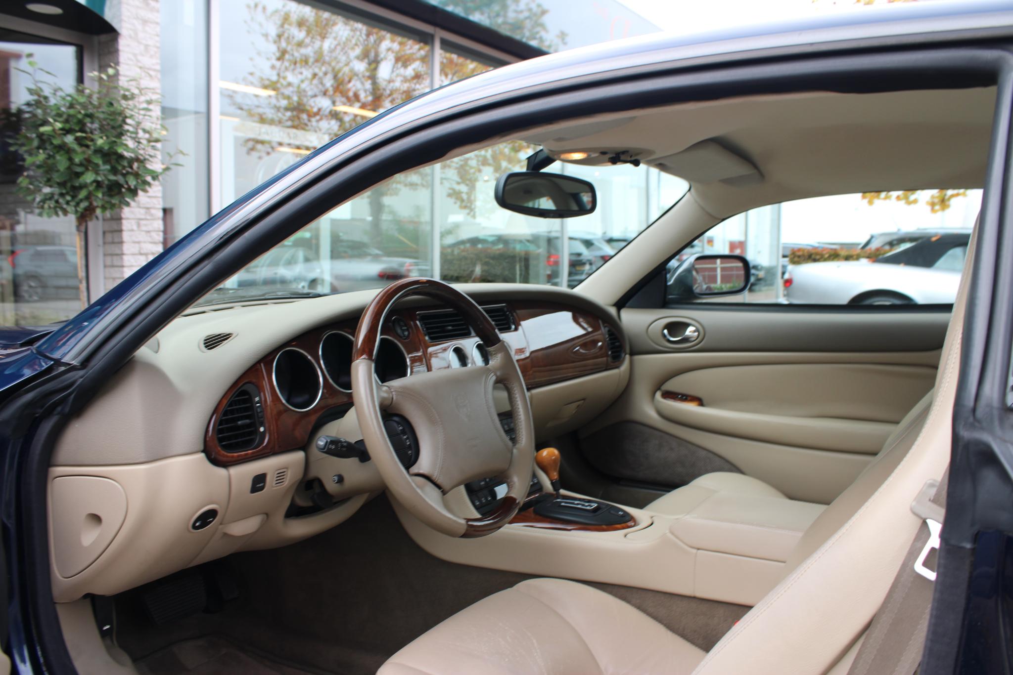 Jaguar XK8 4.0 V8 Coupé Very Nice condition Saphire Bleu