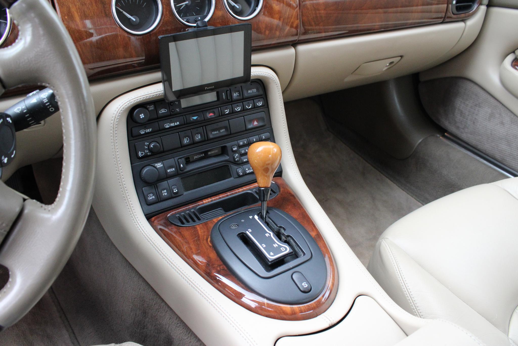 Jaguar XK8 4.0 V8 Coupé Very Nice condition Saphire Bleu