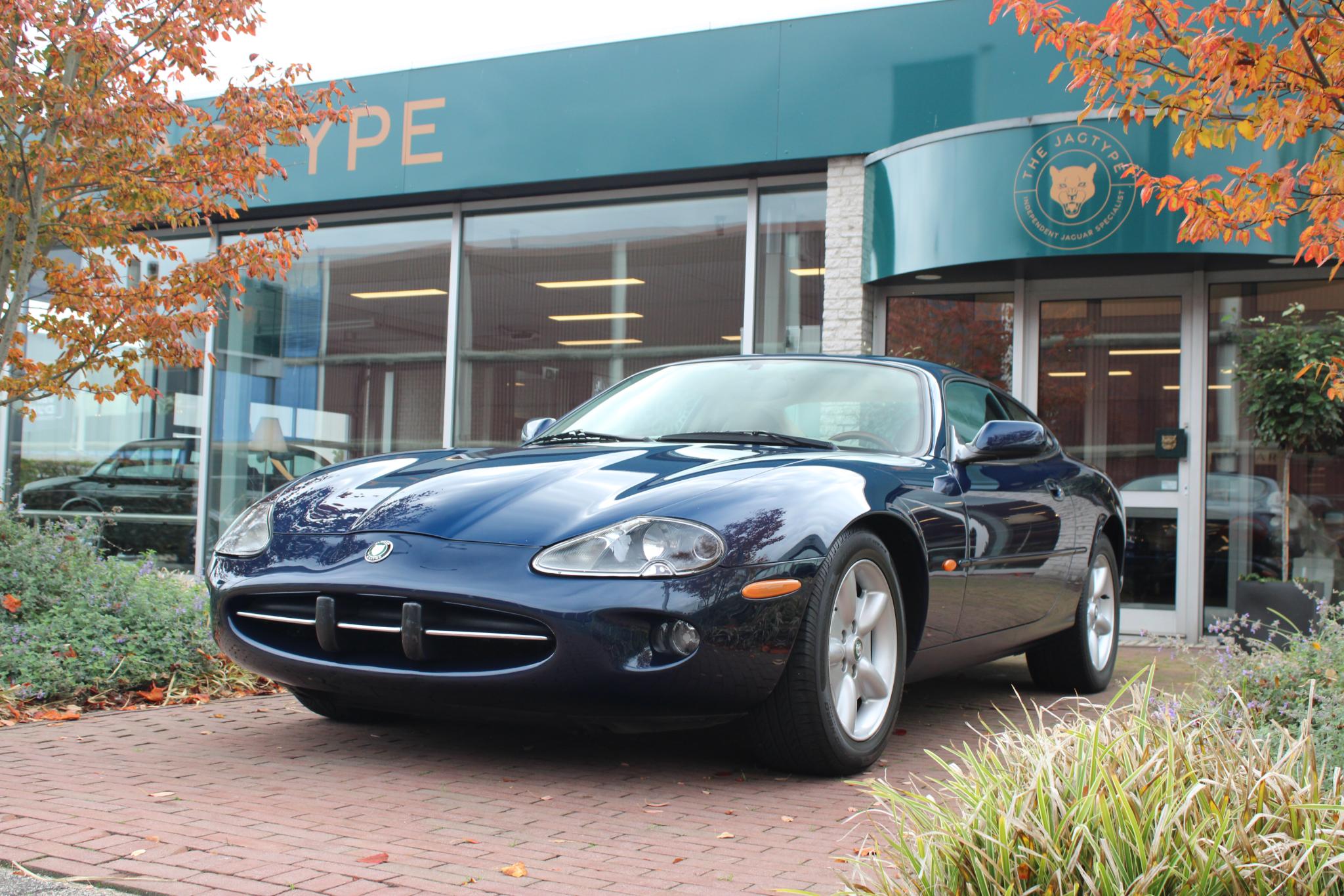 Jaguar XK8 4.0 V8 Coupé Very Nice condition Saphire Bleu
