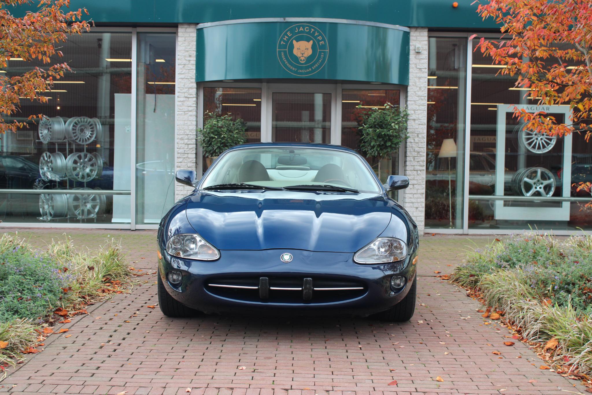 Jaguar XK8 4.0 V8 Coupé Very Nice condition Saphire Bleu