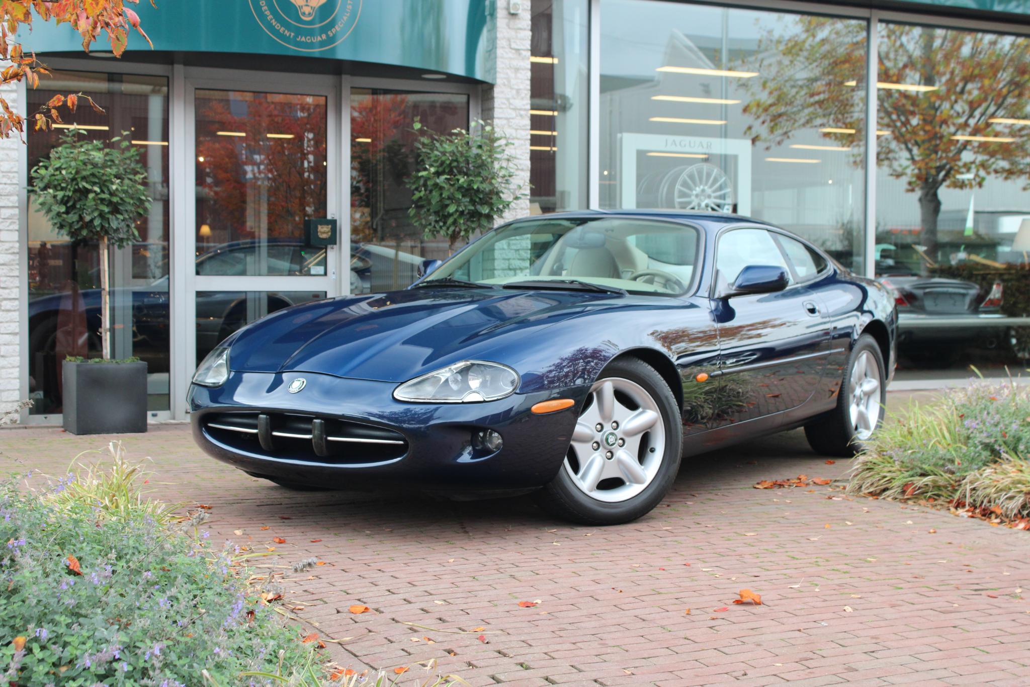 Jaguar XK8 4.0 V8 Coupé Very Nice condition Saphire Bleu