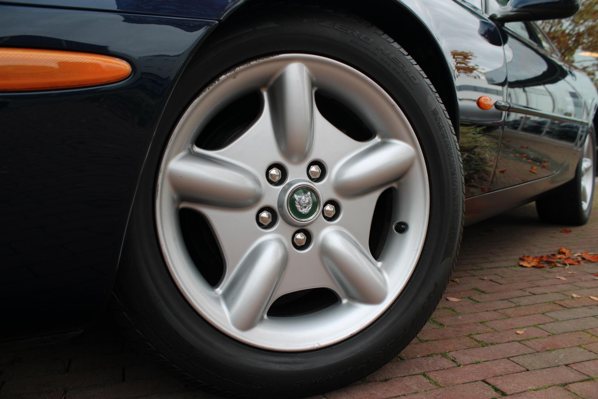 Jaguar XK8 4.0 V8 Coupé Very Nice condition Saphire Bleu