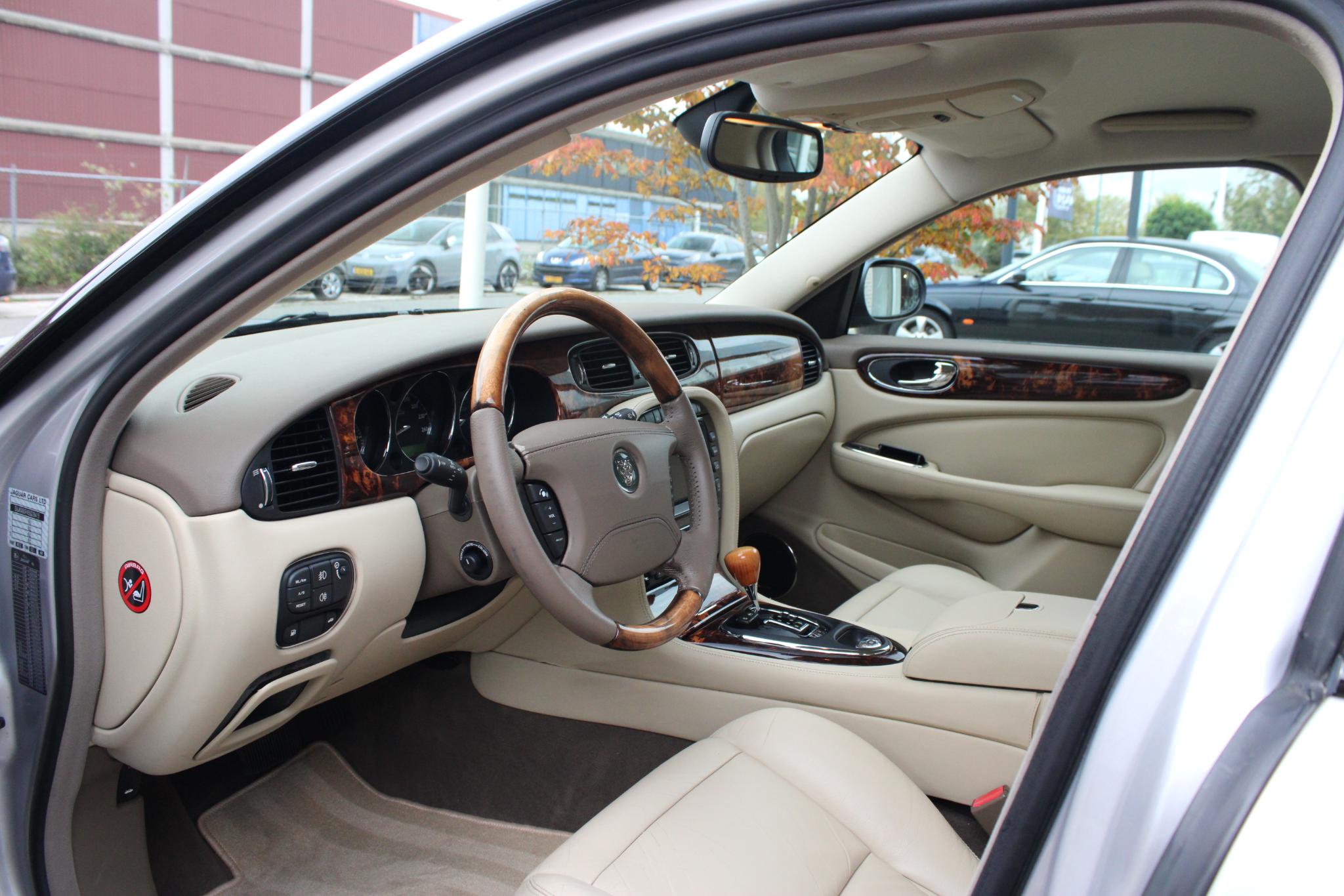 Jaguar XJ 4.2 V8 Sovereign LWB