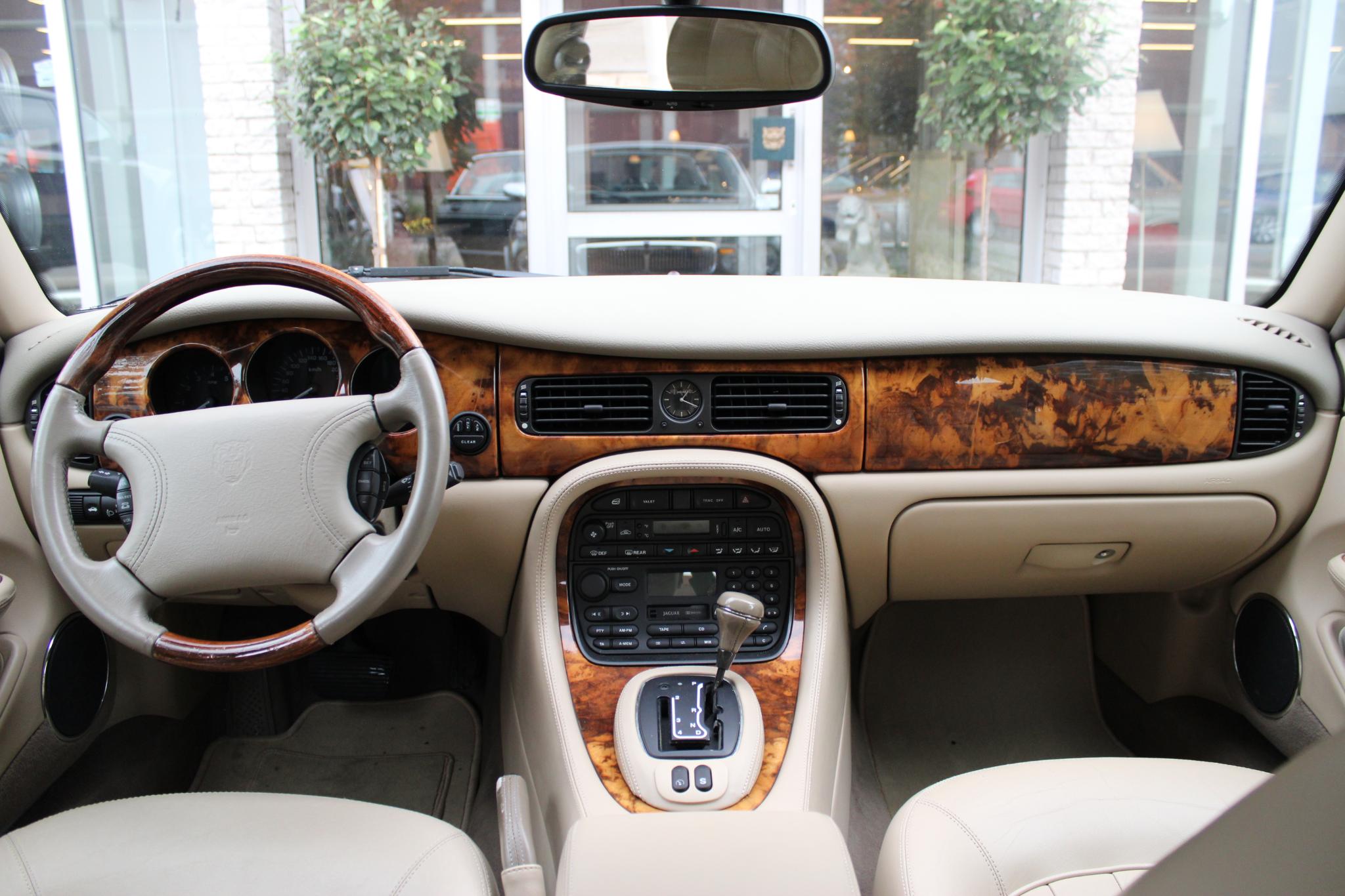 Jaguar Sovereign 4.0 V8