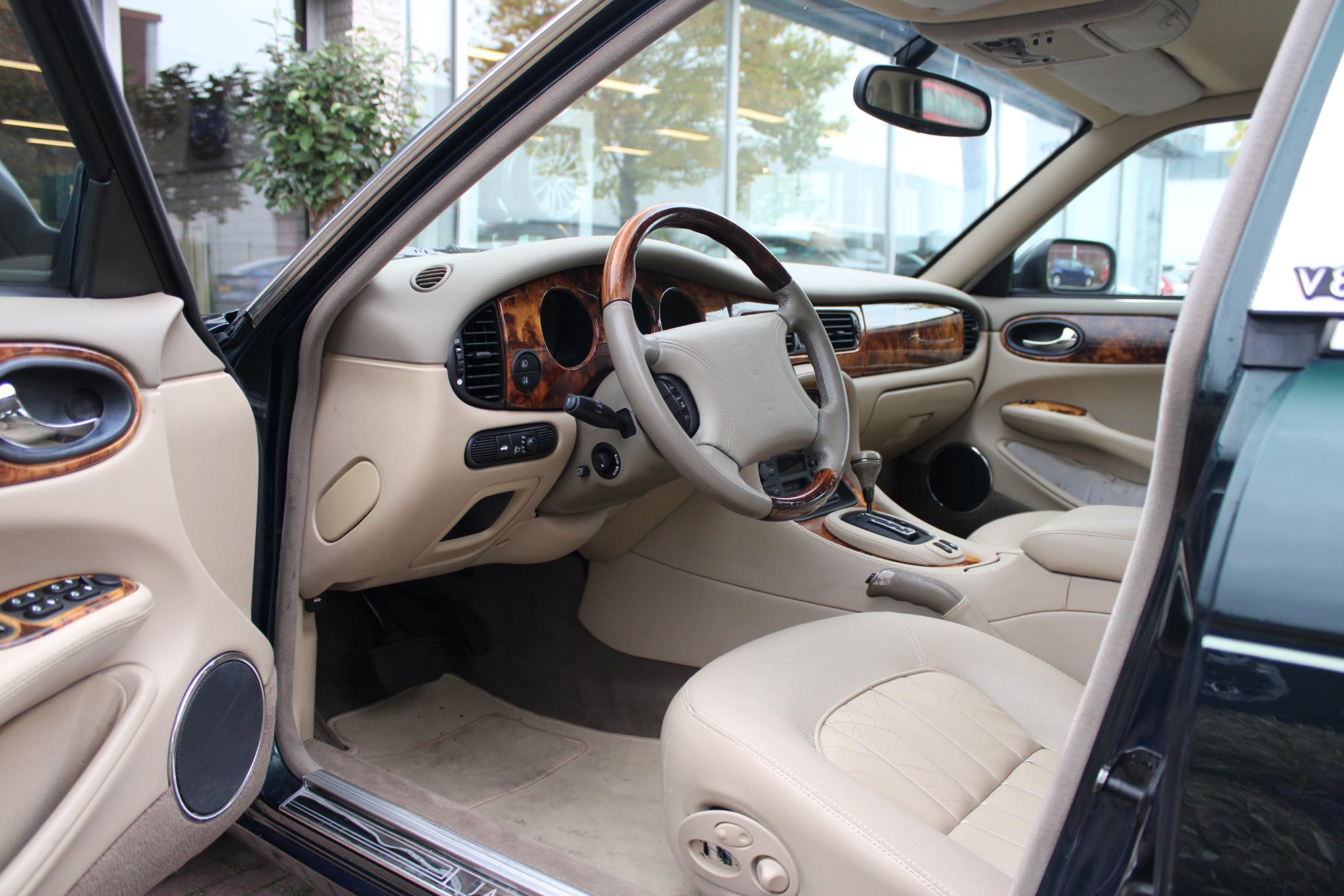 Jaguar Sovereign 4.0 V8