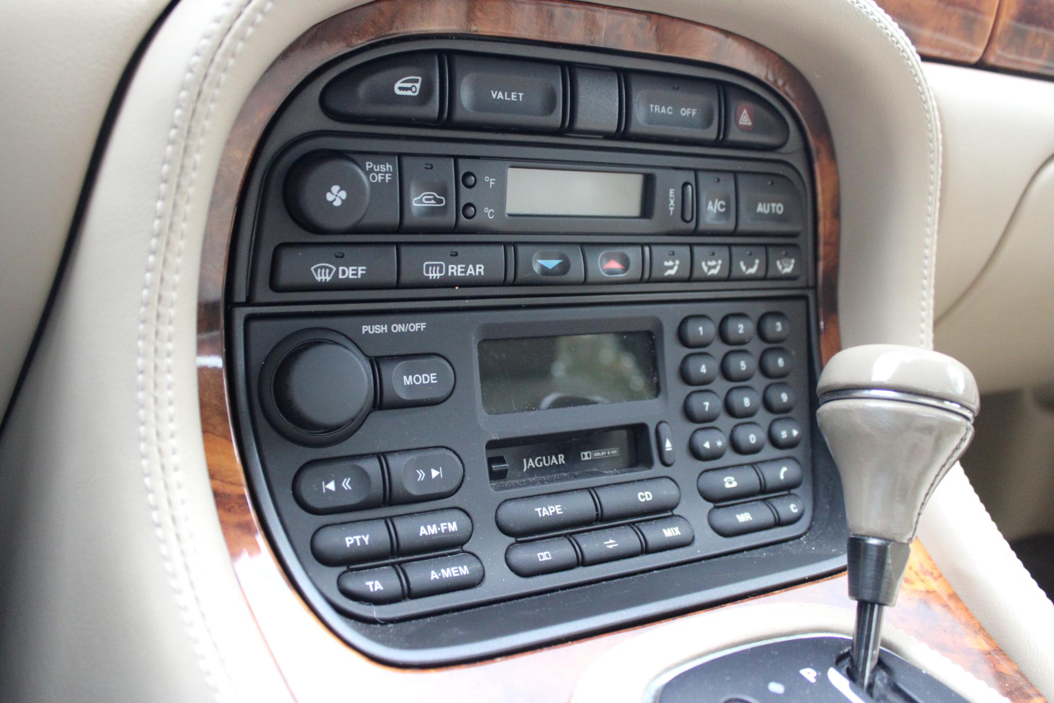 Jaguar Sovereign 4.0 V8