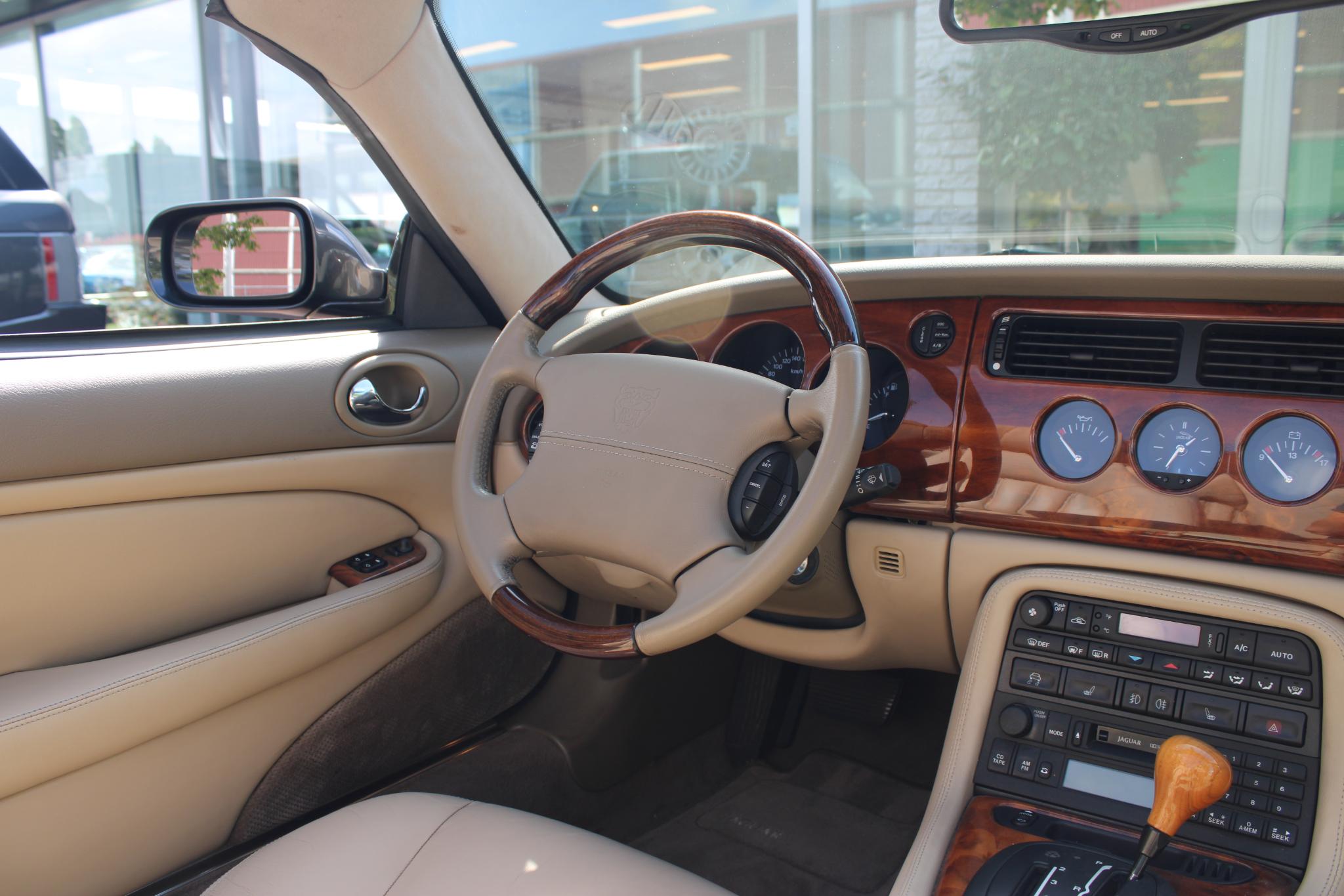 Jaguar XK8 4.2 V8 Convertible