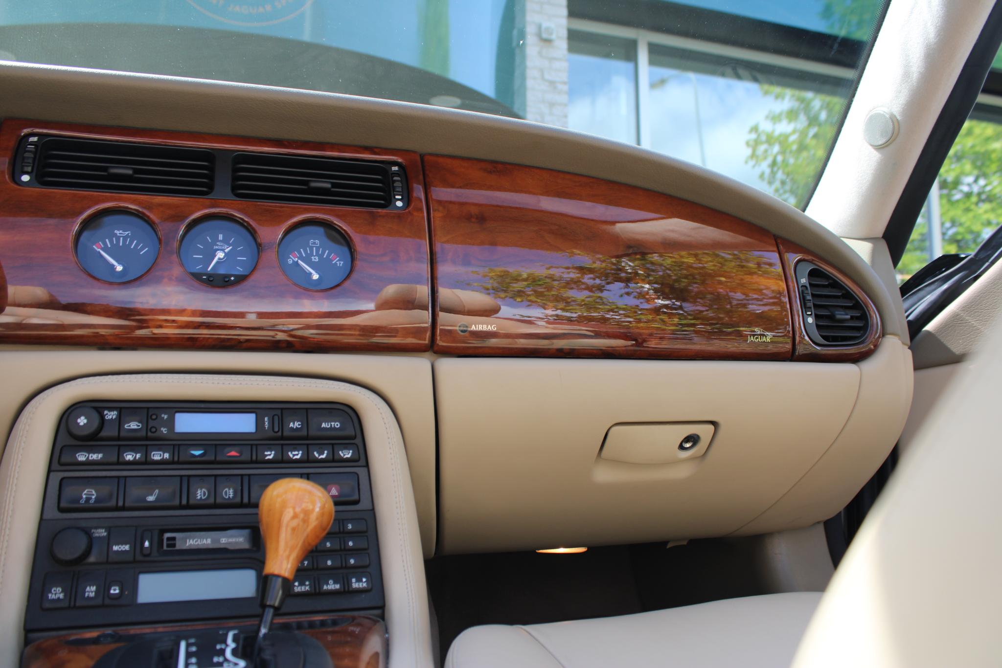 Jaguar XK8 4.2 V8 Convertible