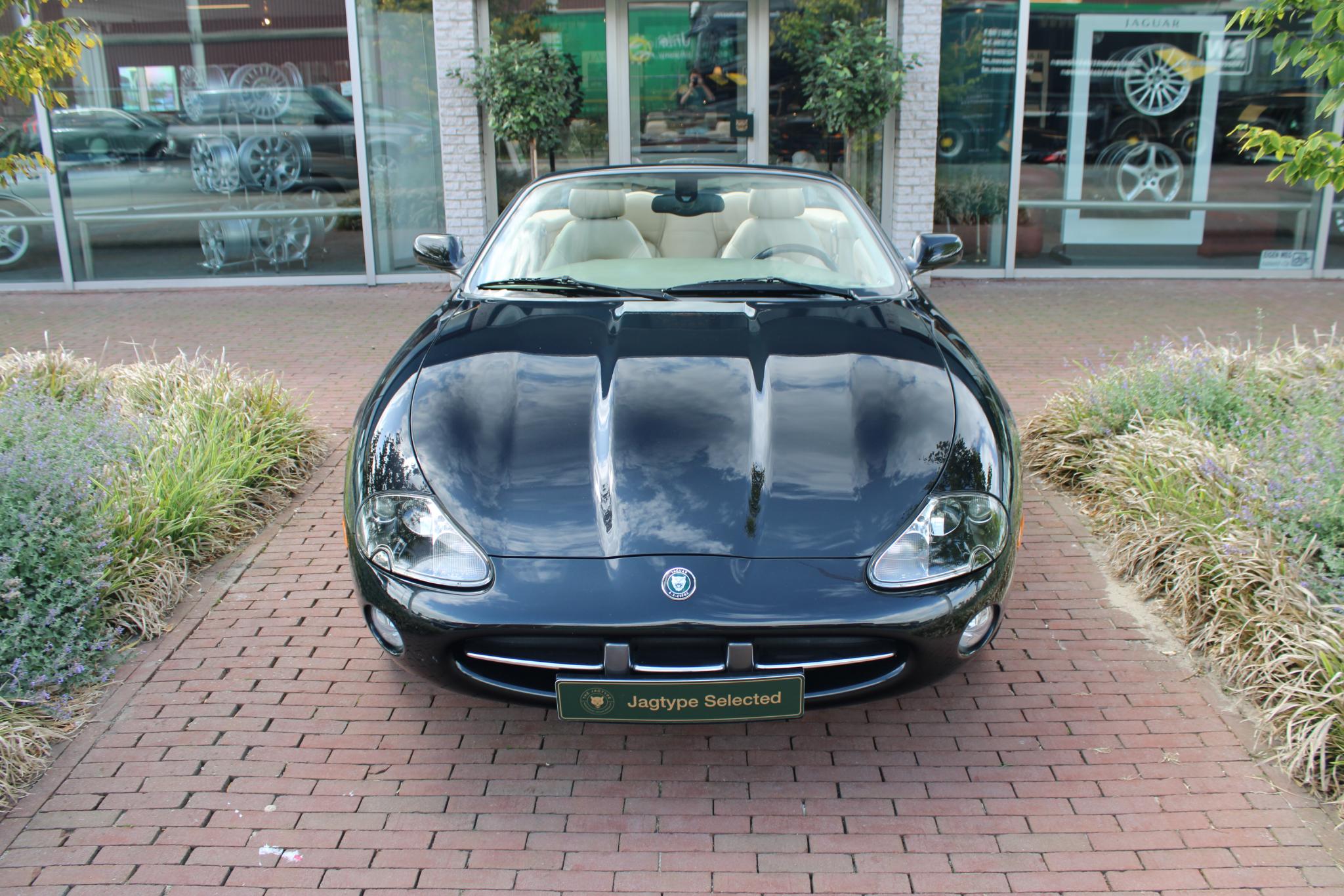Jaguar XK8 4.2 V8 Convertible