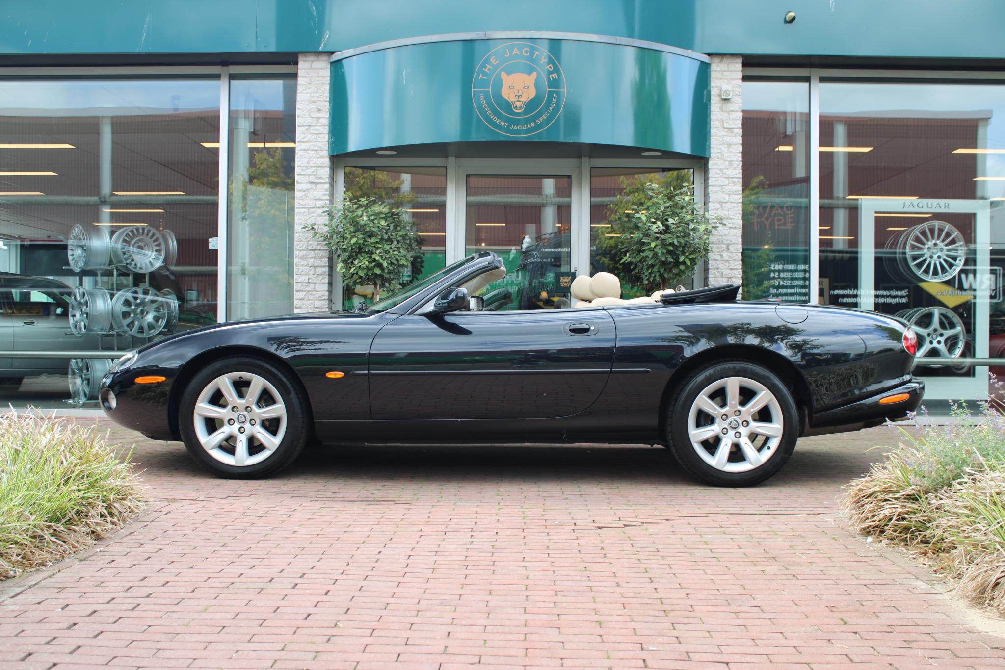 Jaguar XK8 4.2 V8 Convertible