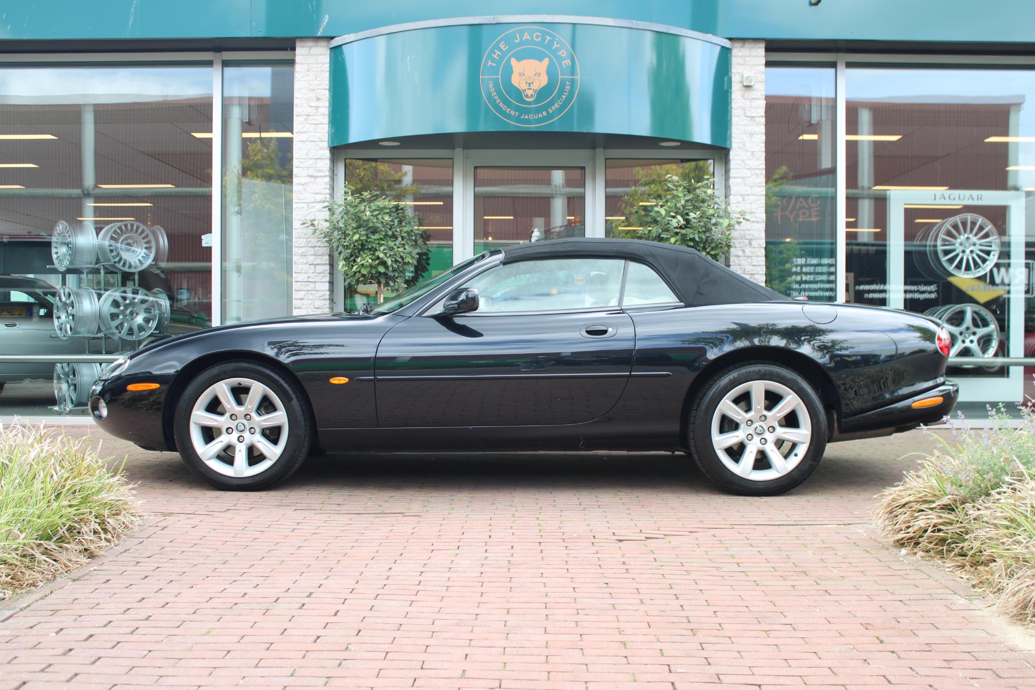 Jaguar XK8 4.2 V8 Convertible