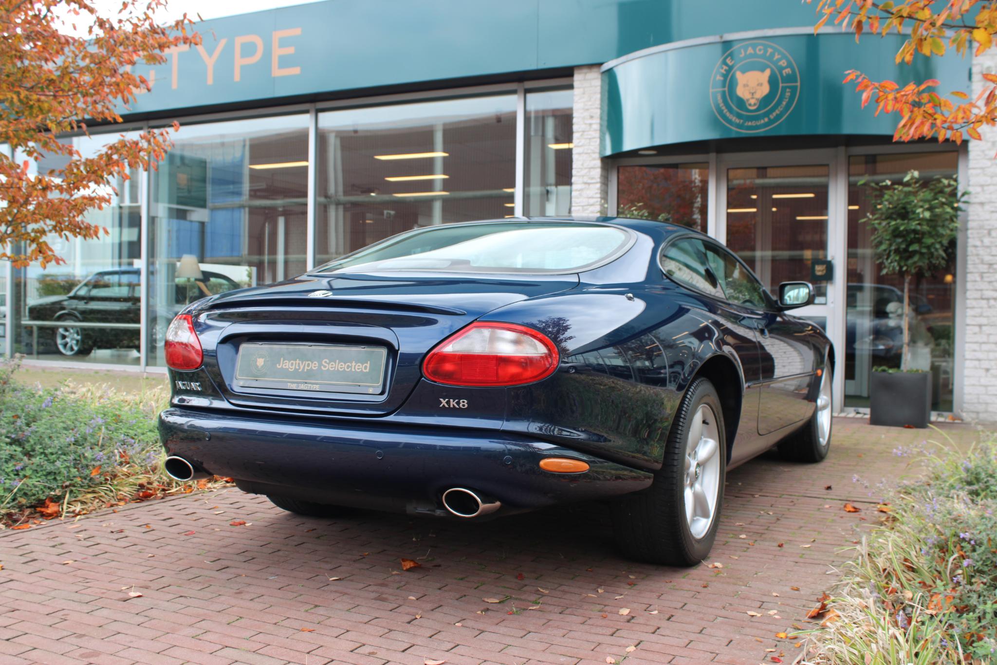 Jaguar XK8 4.0 V8 Coupé Very Nice condition Saphire Bleu