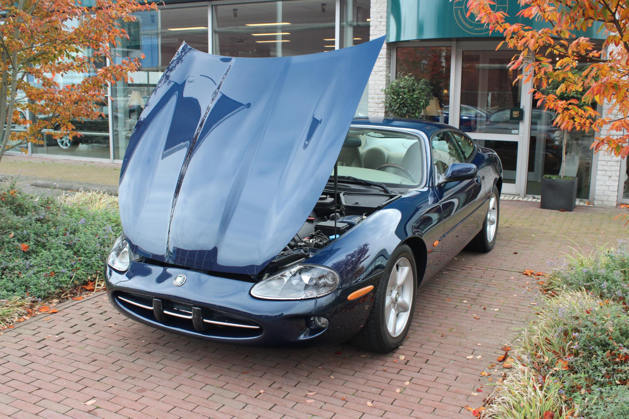 Jaguar XK8 4.0 V8 Coupé Very Nice condition Saphire Bleu