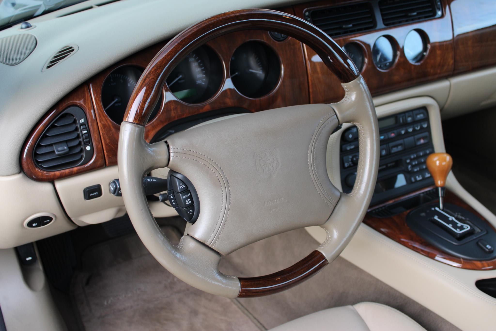 Jaguar XK8 4.0 V8 Coupé