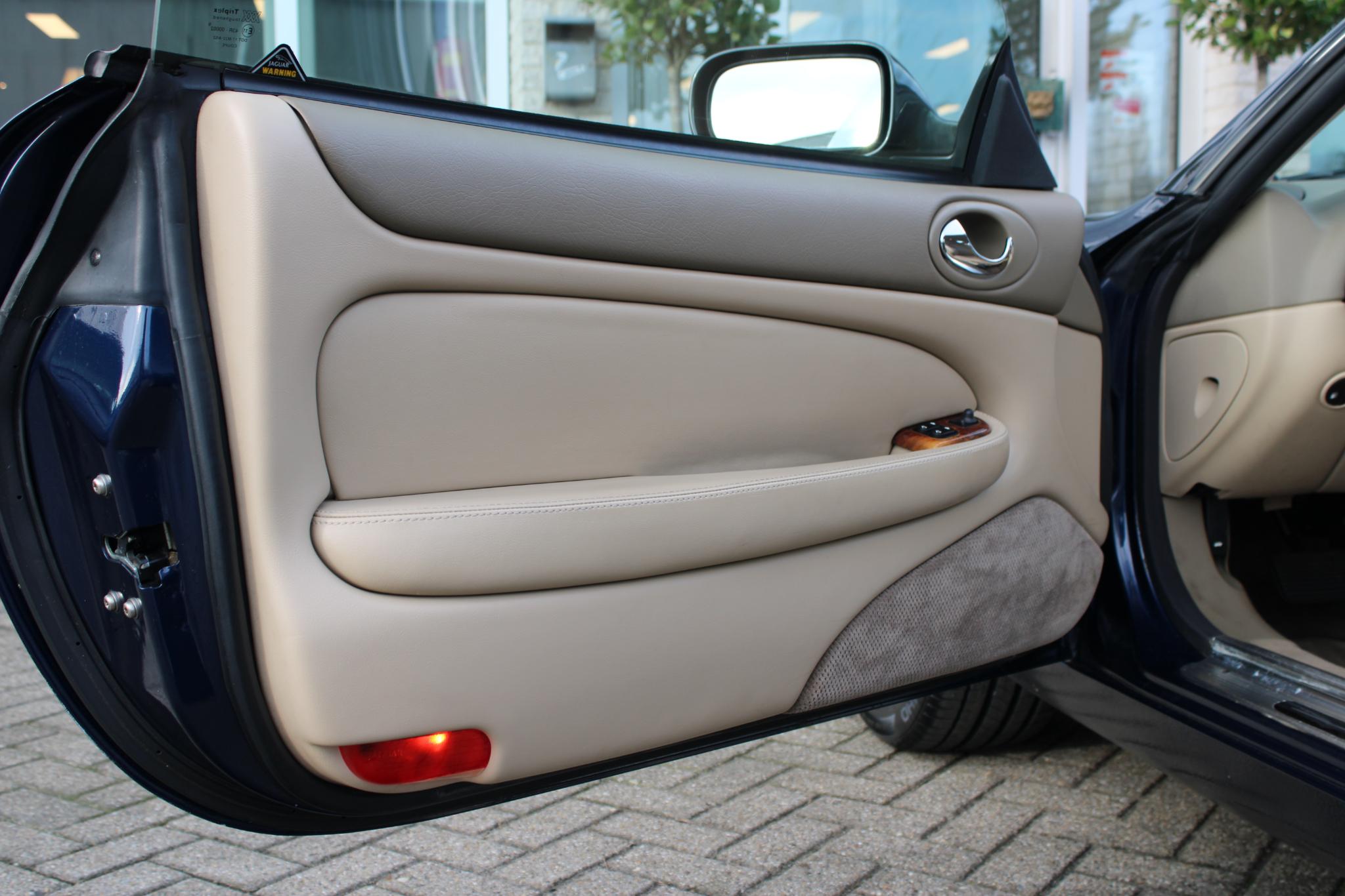 Jaguar XK8 4.0 V8 Coupé