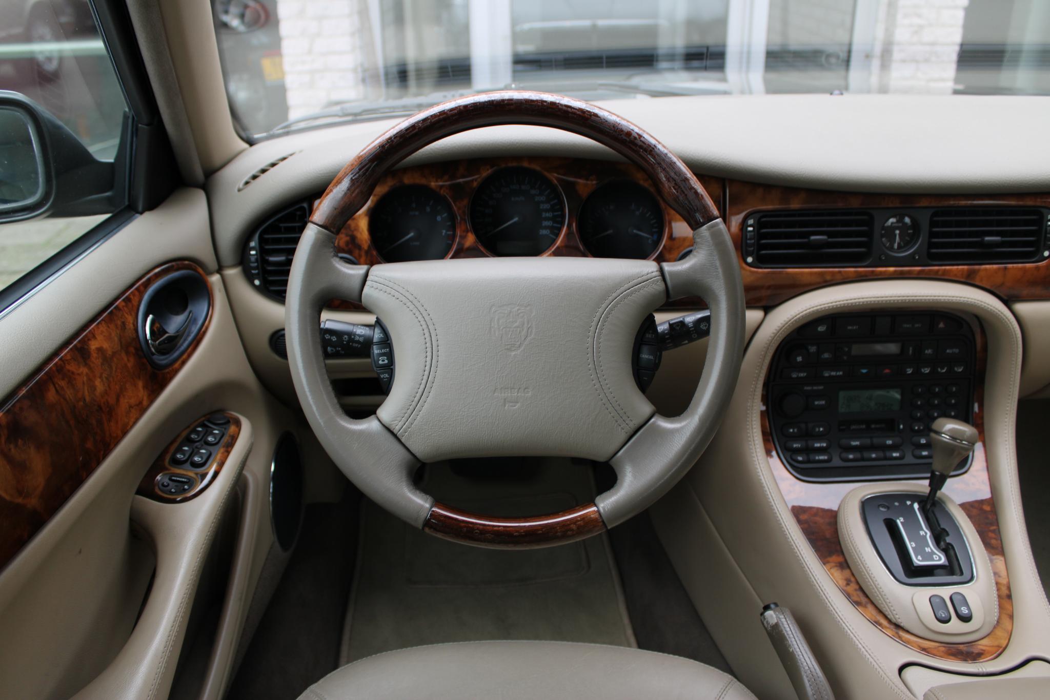 Jaguar Sovereign 4.0 V8