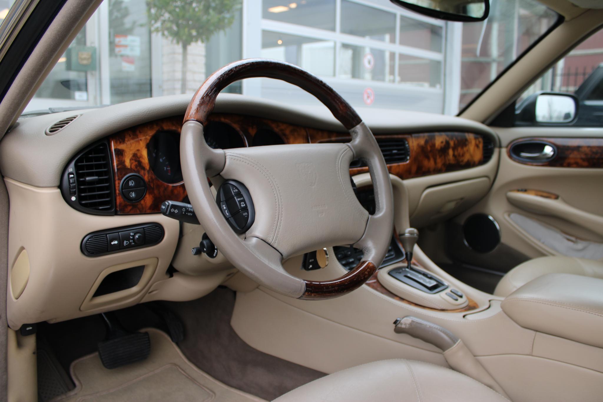 Jaguar Sovereign 4.0 V8