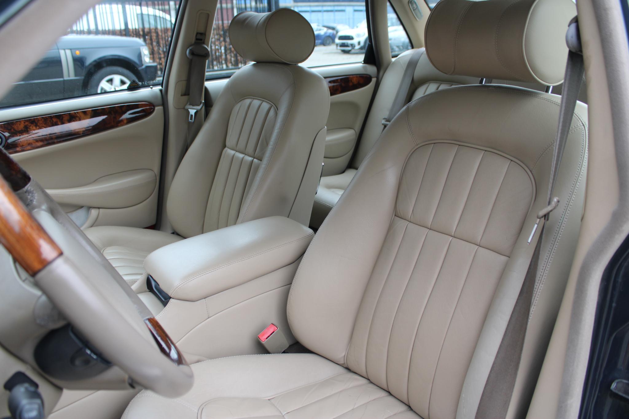 Jaguar Sovereign 4.0 V8