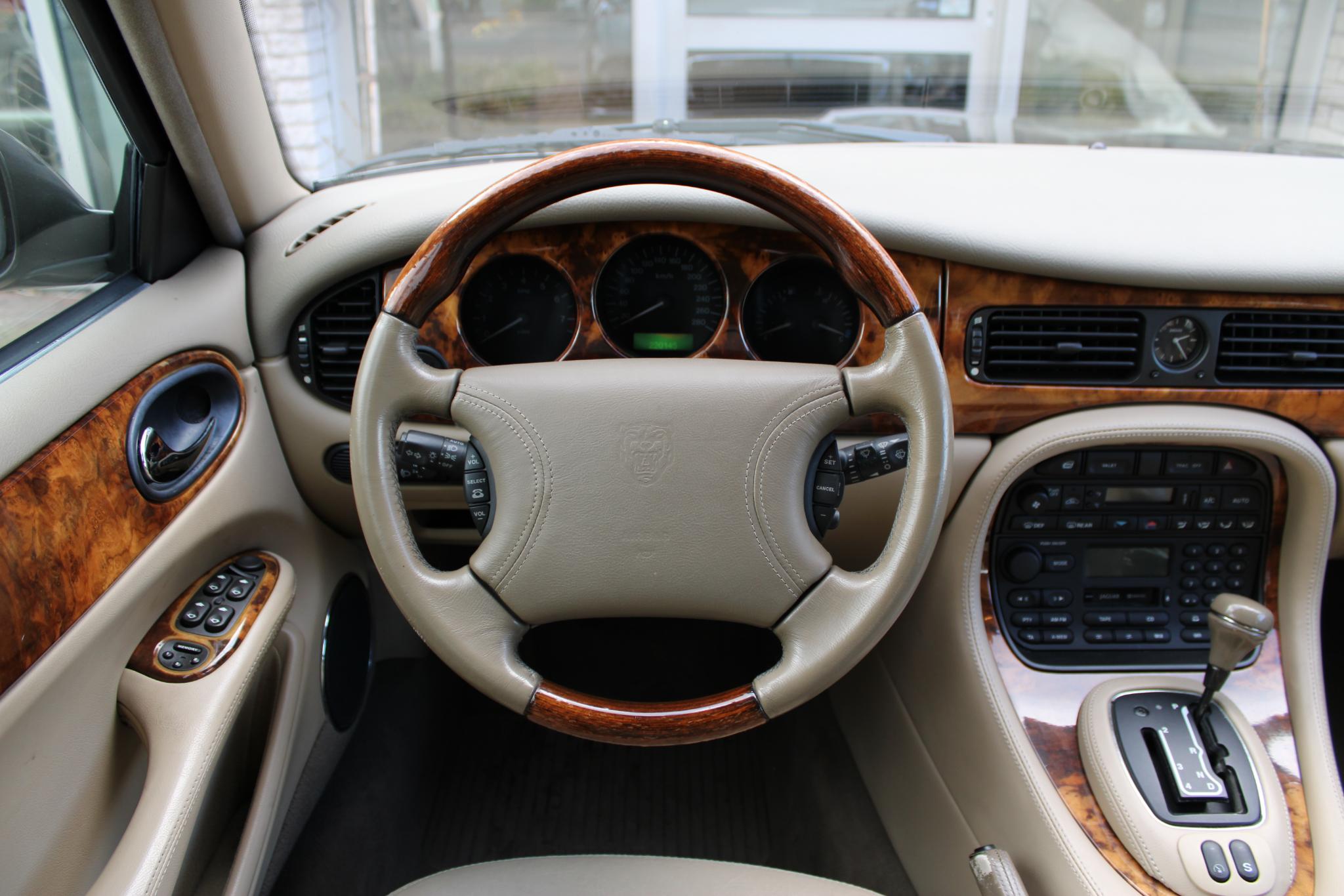 Jaguar Sovereign 4.0 V8