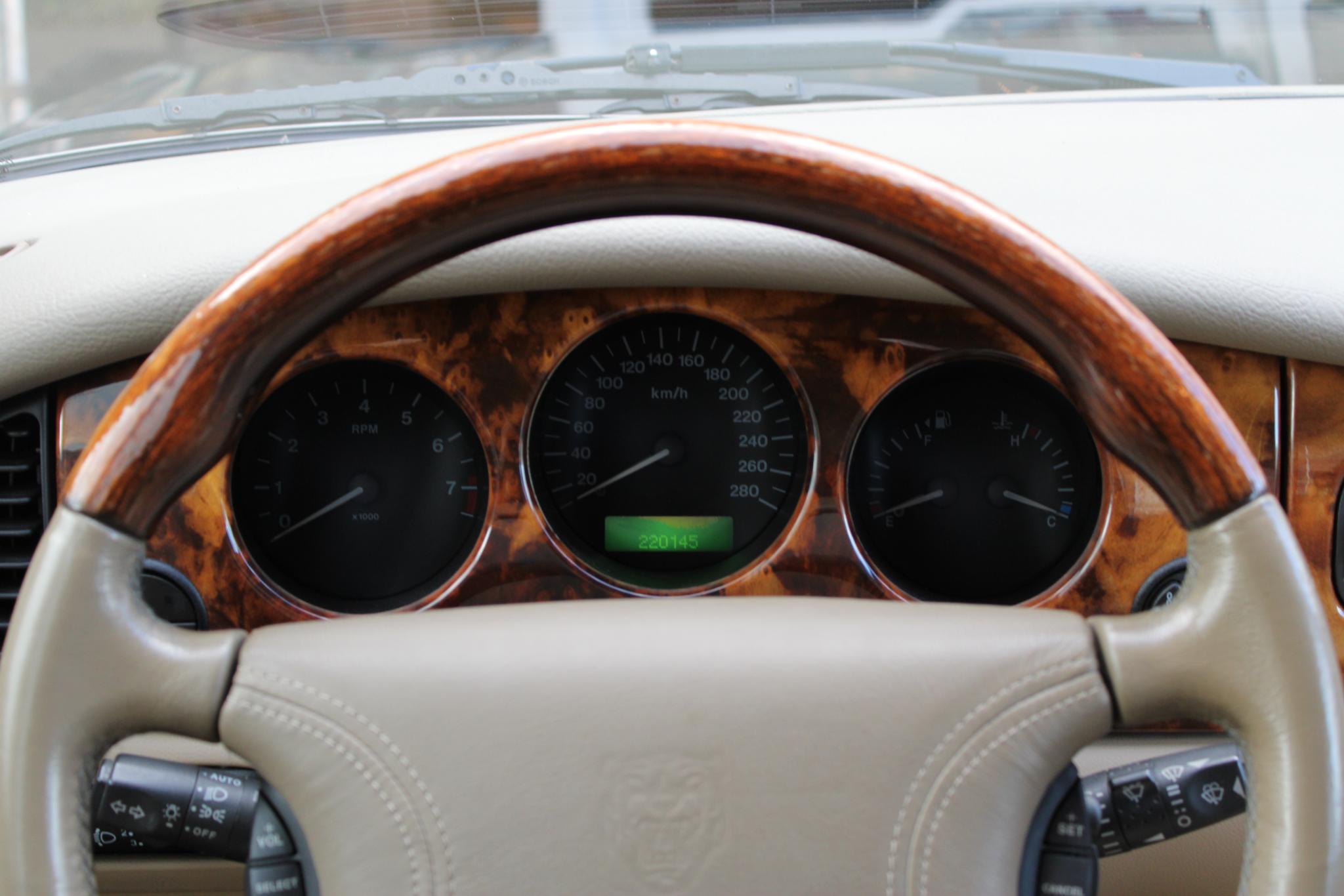 Jaguar Sovereign 4.0 V8