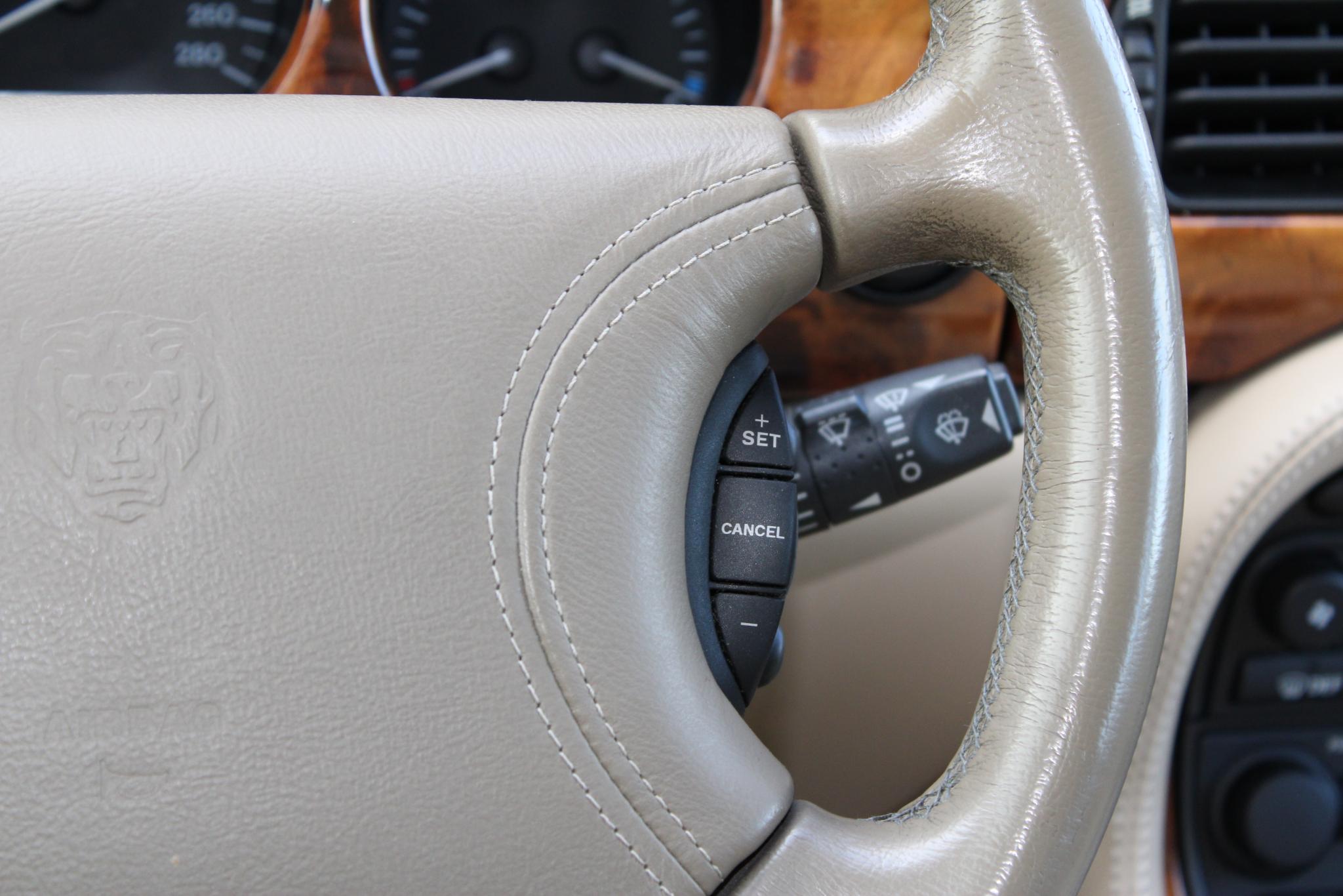 Jaguar Sovereign 4.0 V8