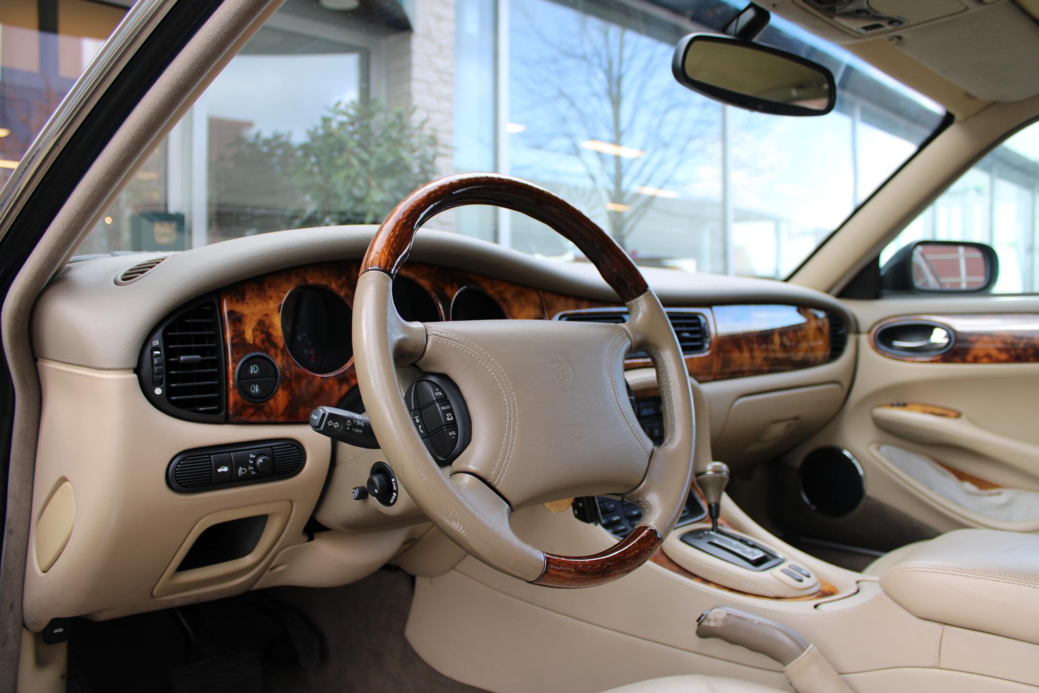 Jaguar Sovereign 4.0 V8