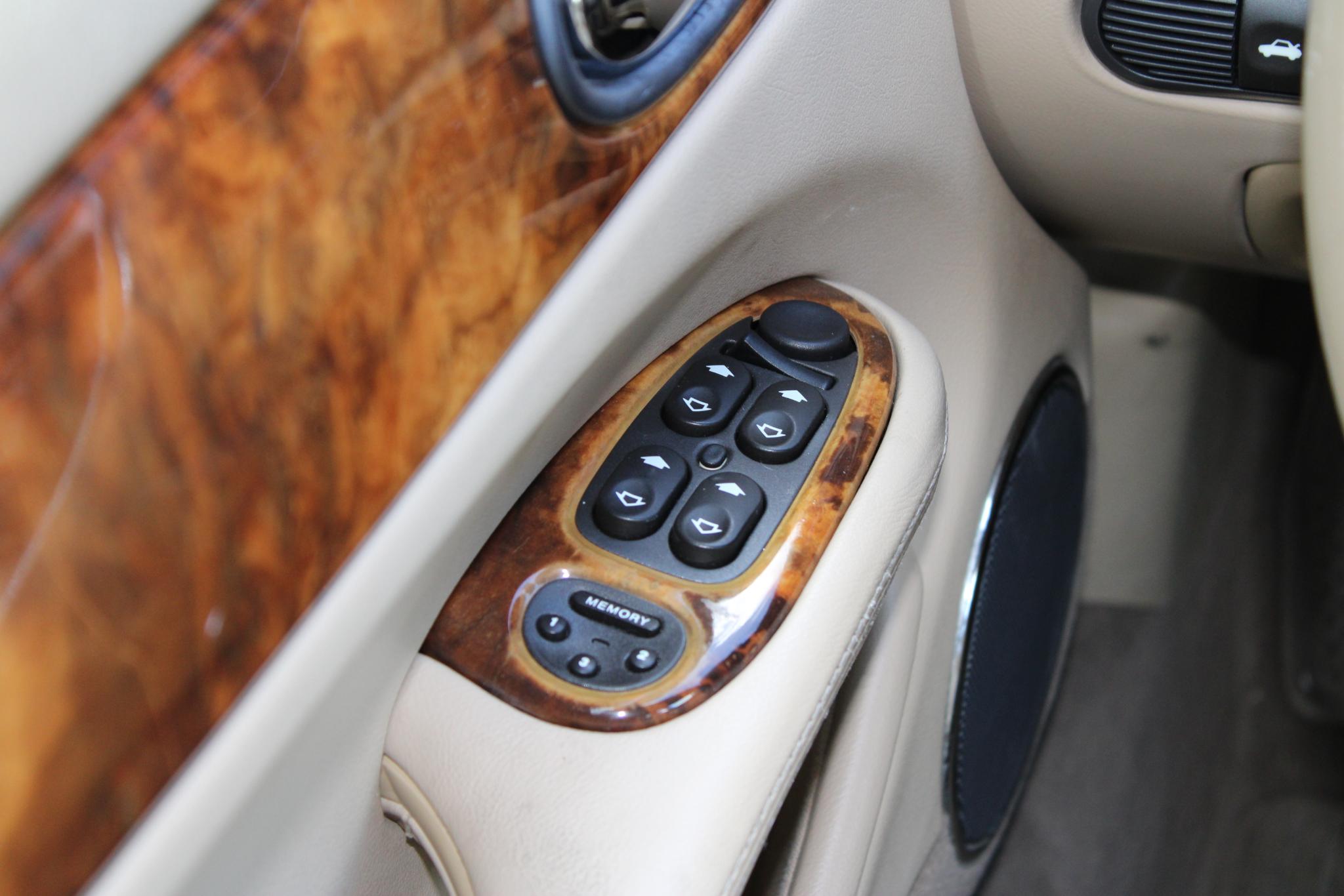 Jaguar Sovereign 4.0 V8