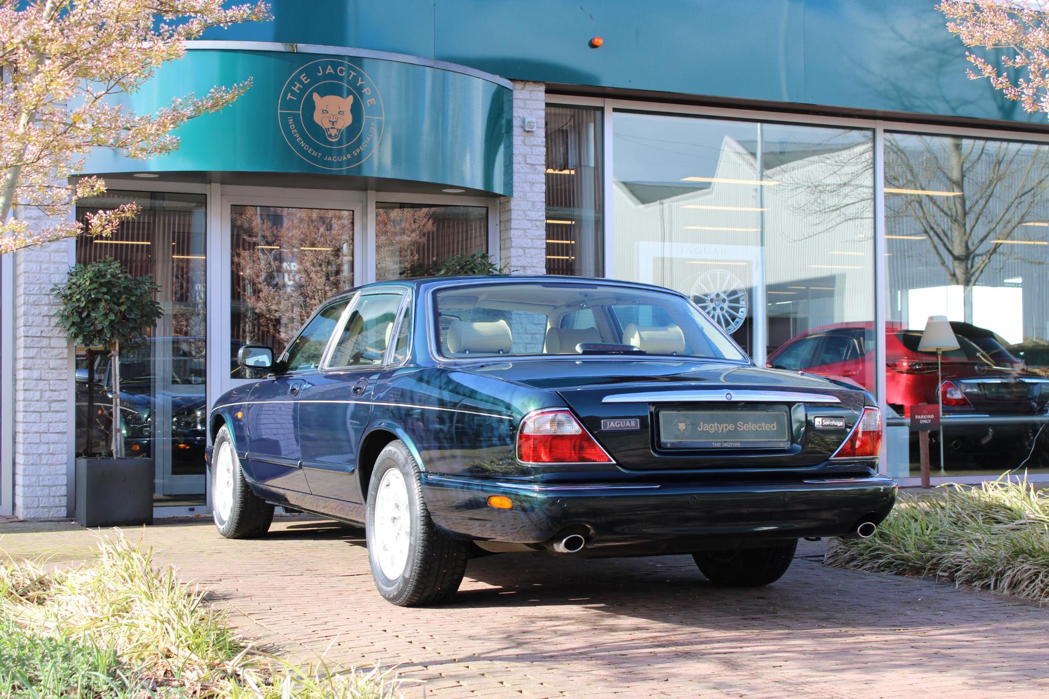 Jaguar Sovereign 4.0 V8