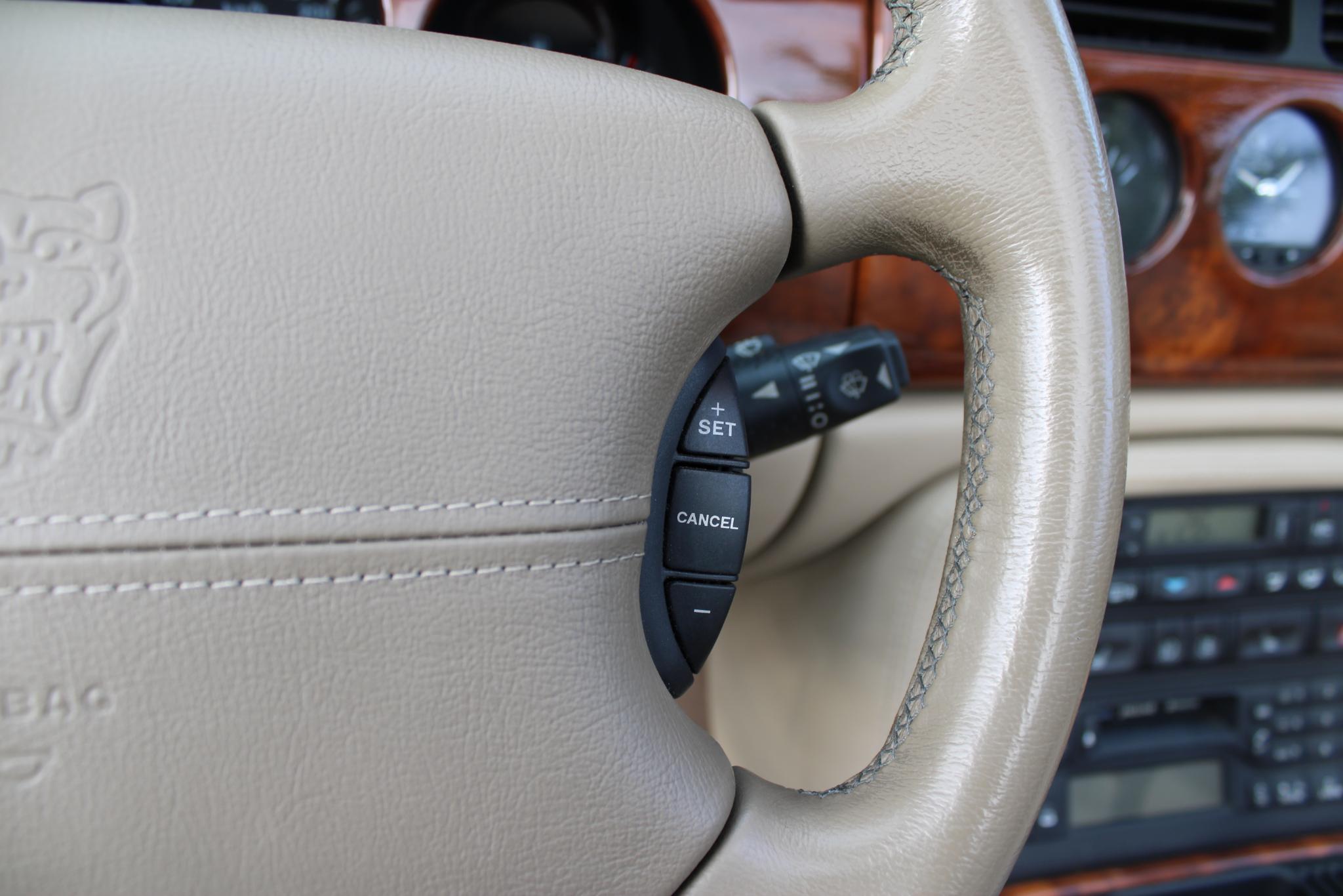 Jaguar XK8 4.2 V8 Convertible