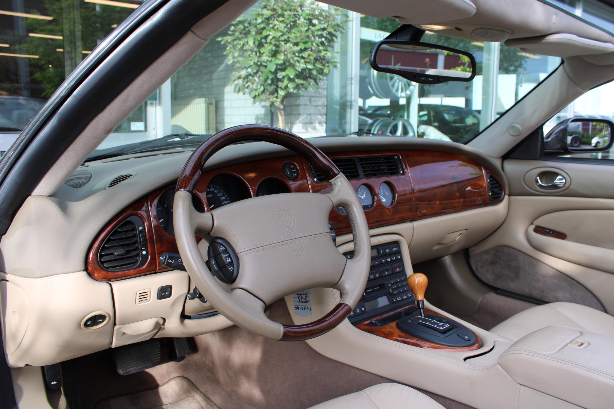 Jaguar XK8 4.2 V8 Convertible