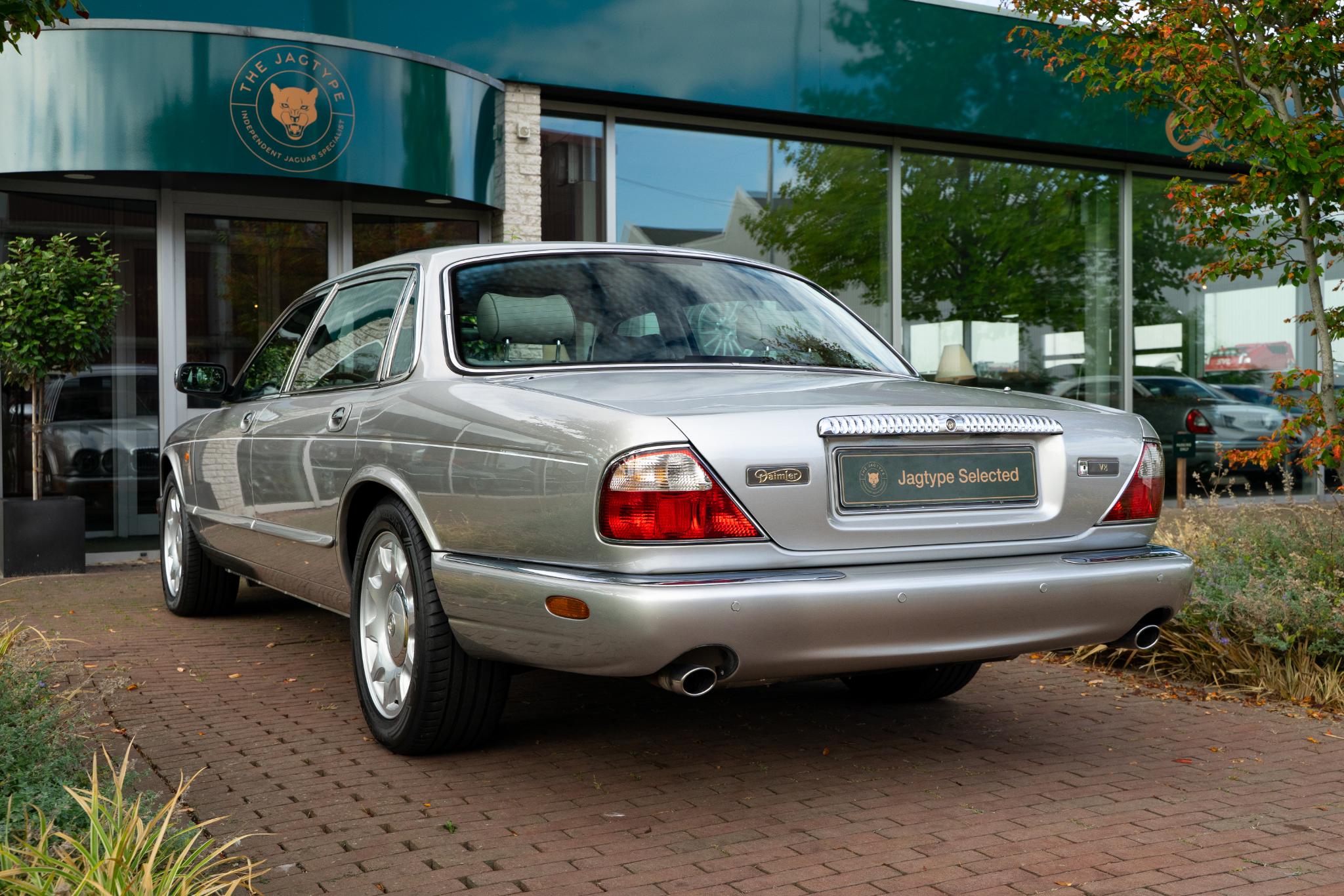 Daimler XJ Series V8 LWB Yountimer