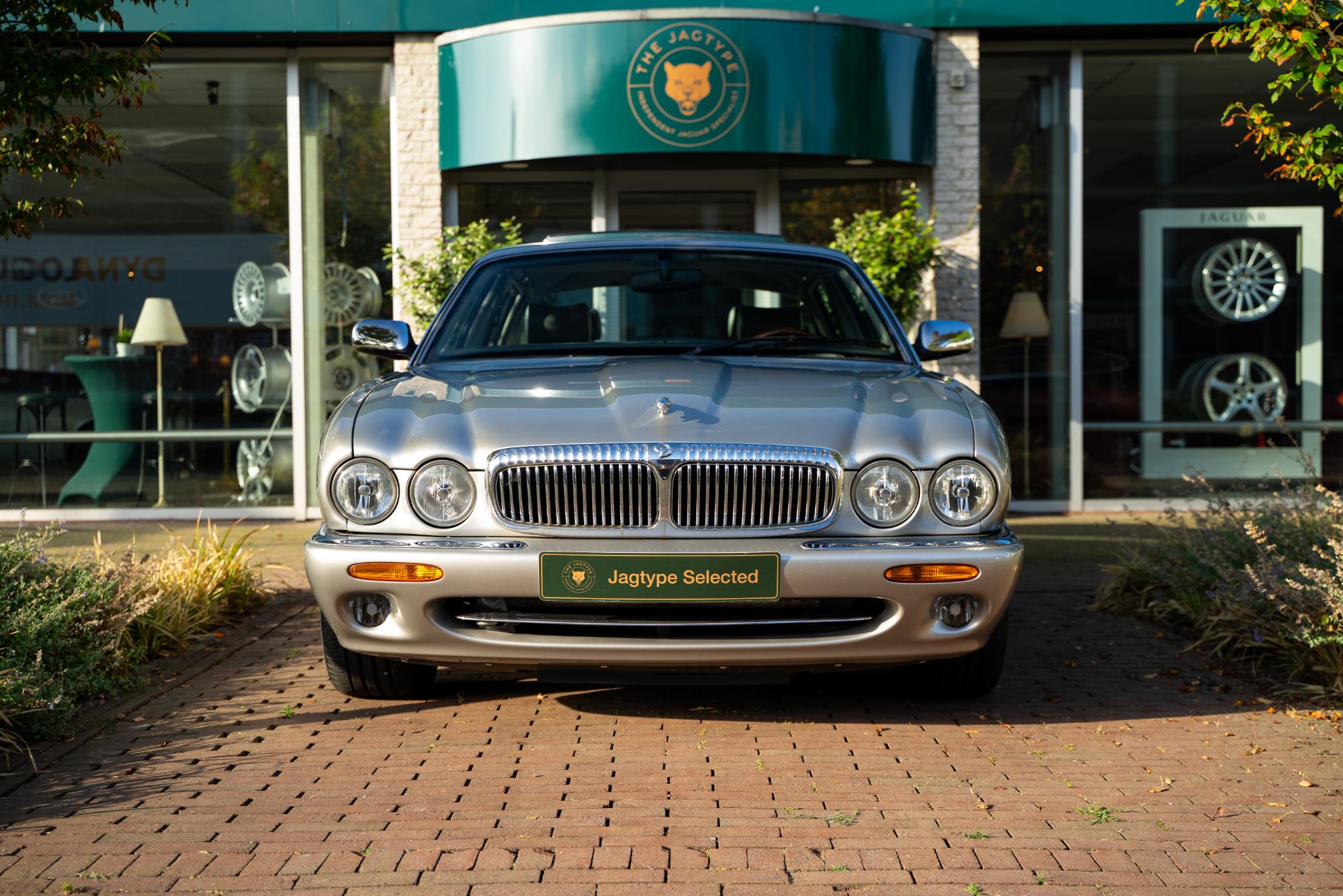 Daimler XJ Series V8 LWB Yountimer