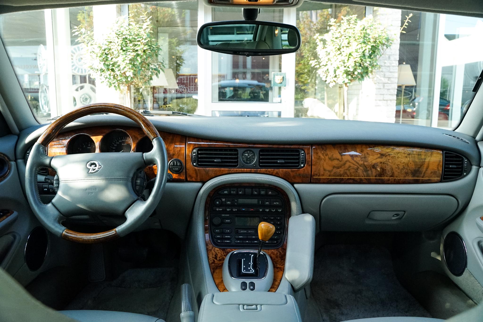 Daimler XJ Series V8 LWB Yountimer