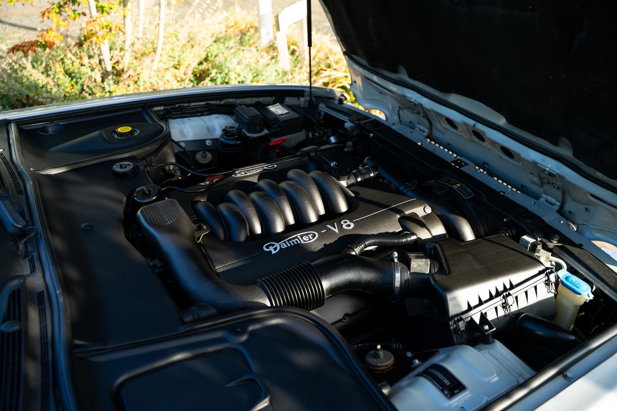 Daimler XJ Series V8 LWB Yountimer