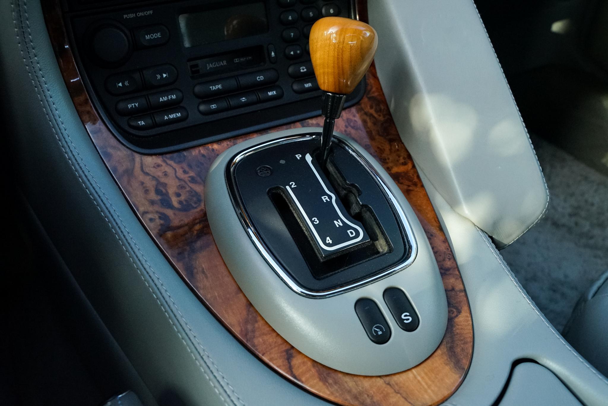 Daimler XJ Series V8 LWB Yountimer