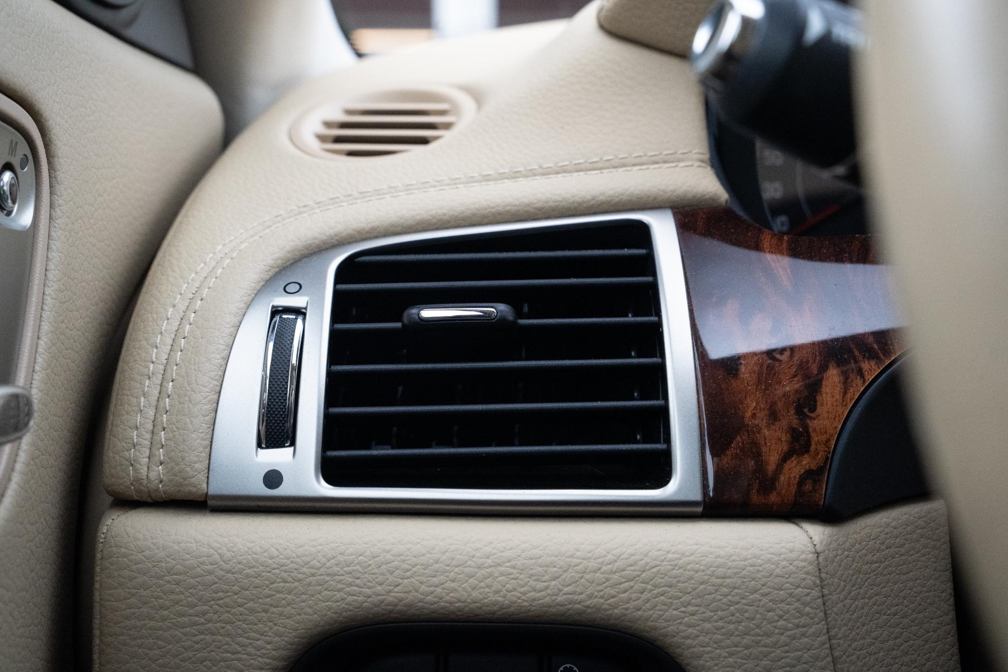 Jaguar XKR Portfolio 5.0 Supercharged Zwitser/Yountimer