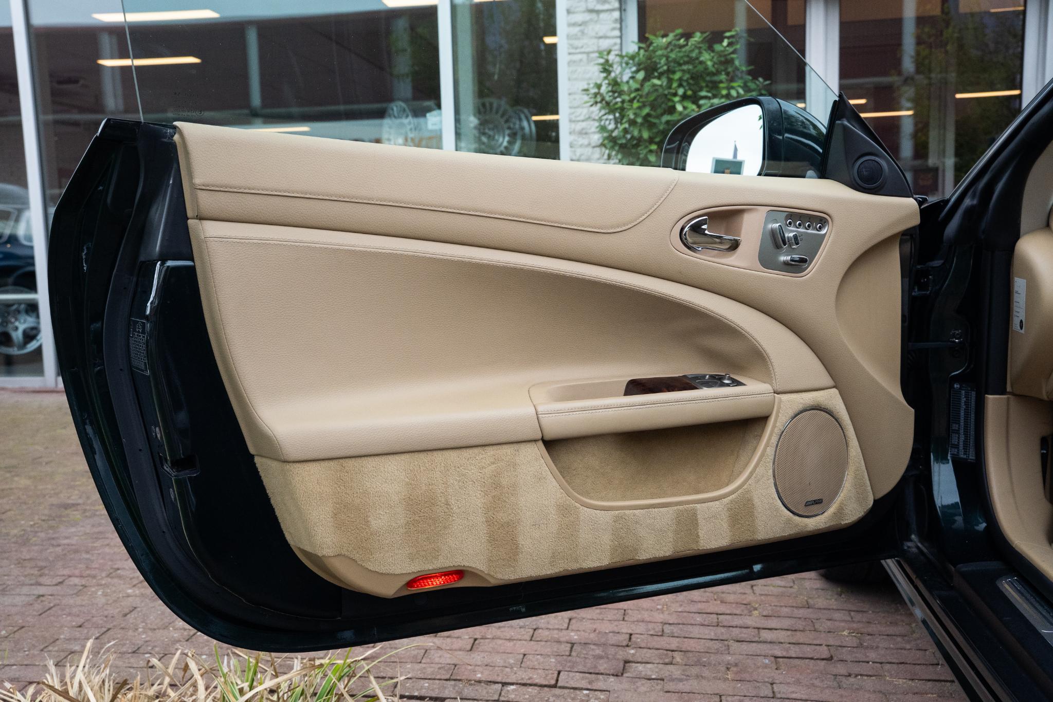 Jaguar XKR Portfolio 5.0 Supercharged Zwitser/Yountimer