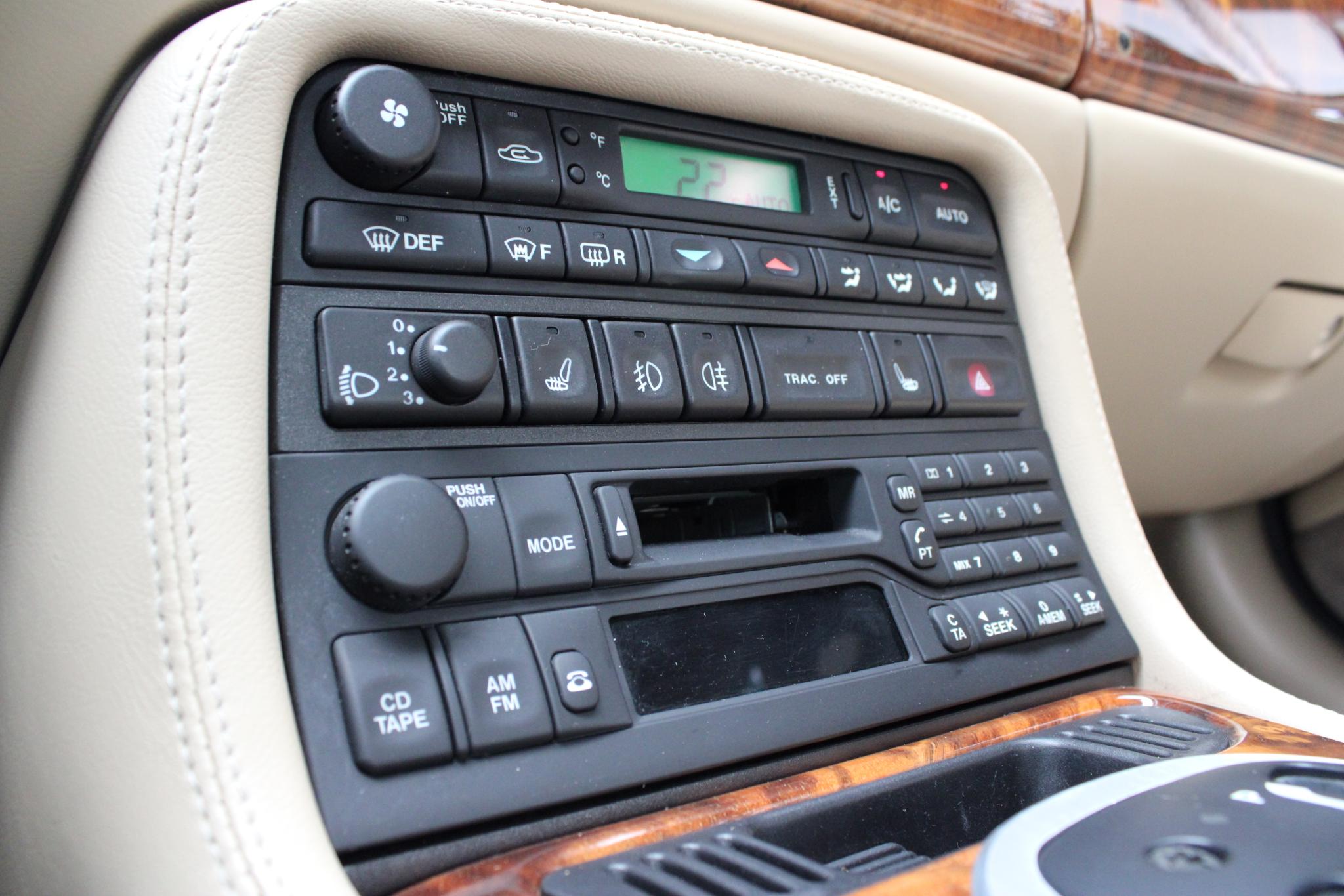 Jaguar XK8 4.0 V8 Coupé