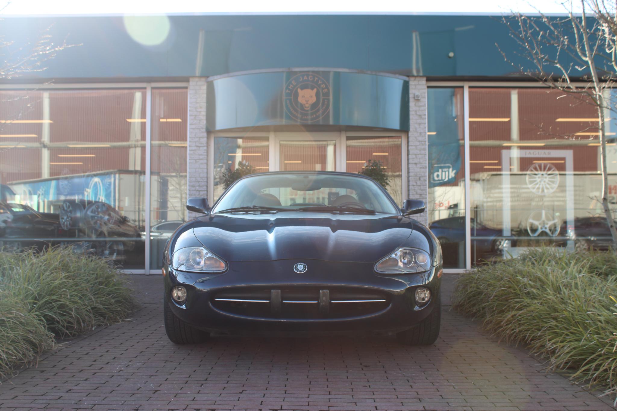Jaguar XK8 4.0 V8 Coupé Very Nice condition Saphire Bleu