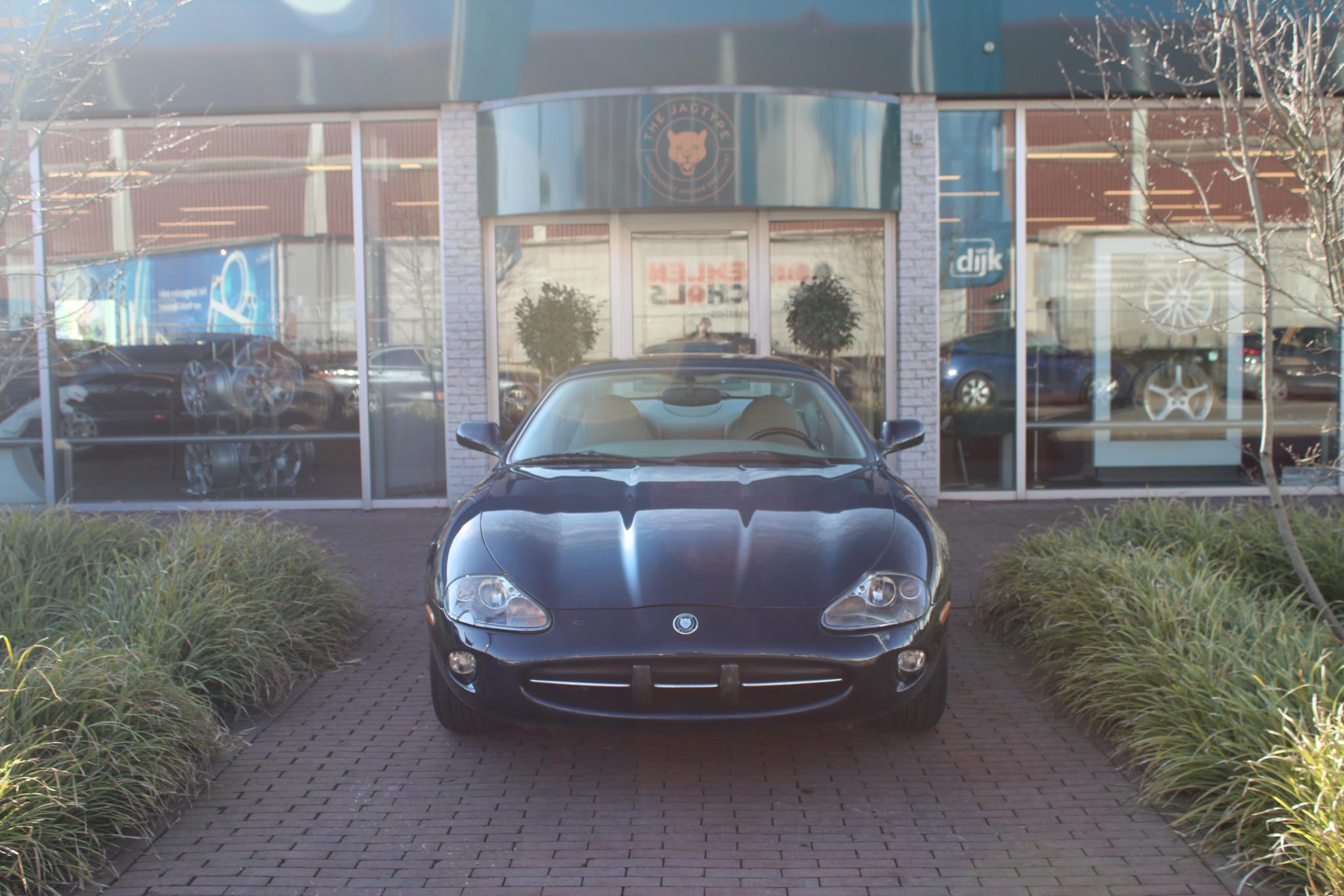 Jaguar XK8 4.0 V8 Coupé Very Nice condition Saphire Bleu