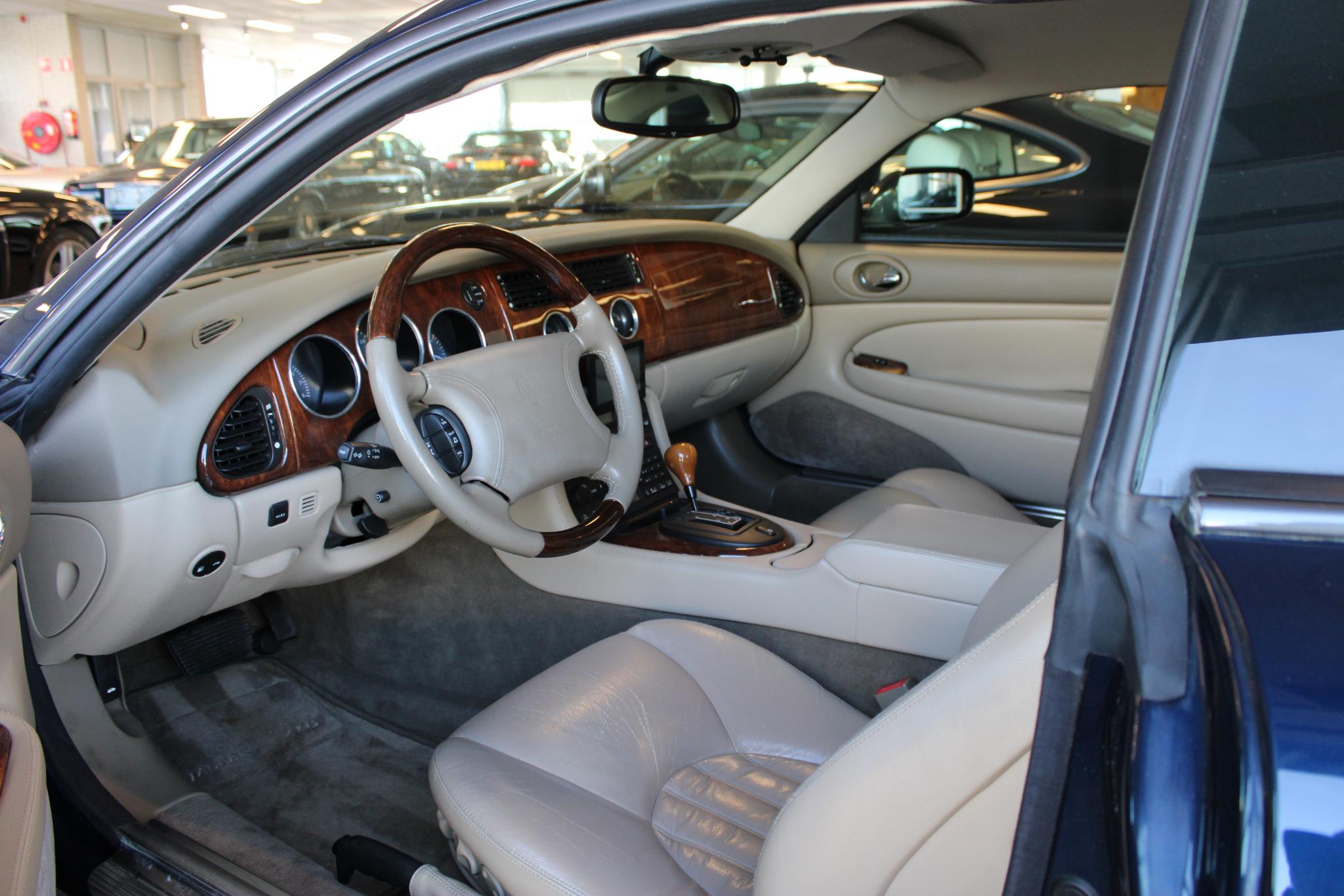 Jaguar XK8 4.0 V8 Coupé Very Nice condition Saphire Bleu