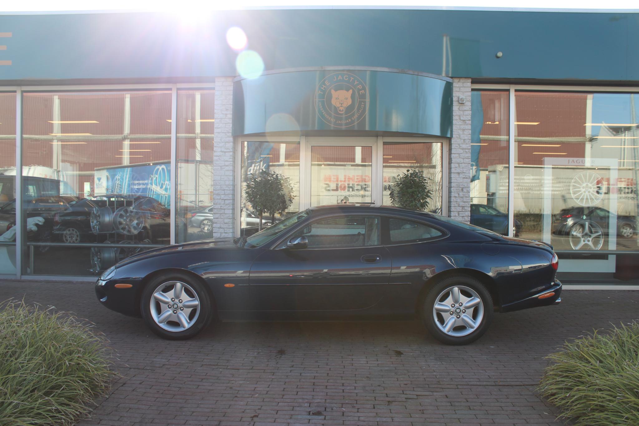 Jaguar XK8 4.0 V8 Coupé Very Nice condition Saphire Bleu